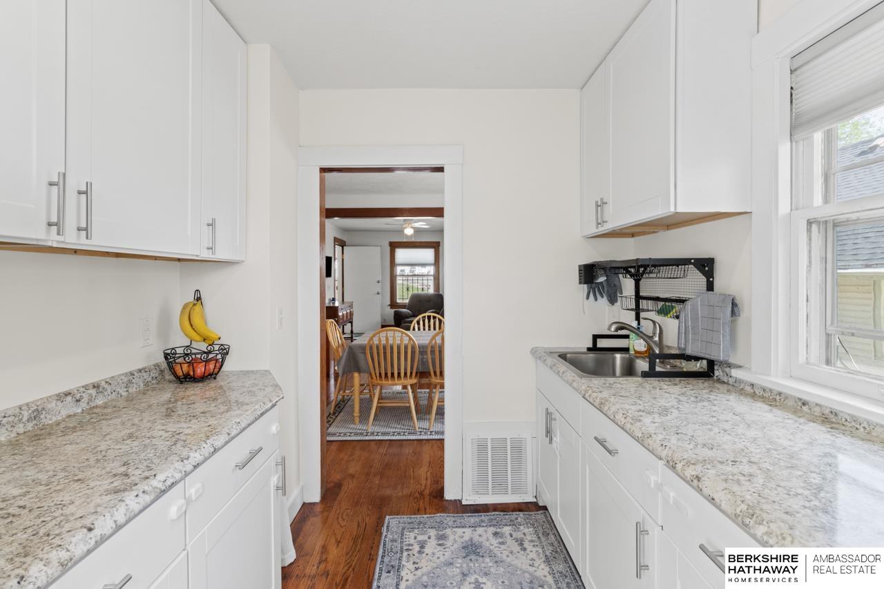 Omaha, Nebraska 68111, United States, 2 Bedrooms Bedrooms, ,1 BathroomBathrooms,Residential,Pending,111030