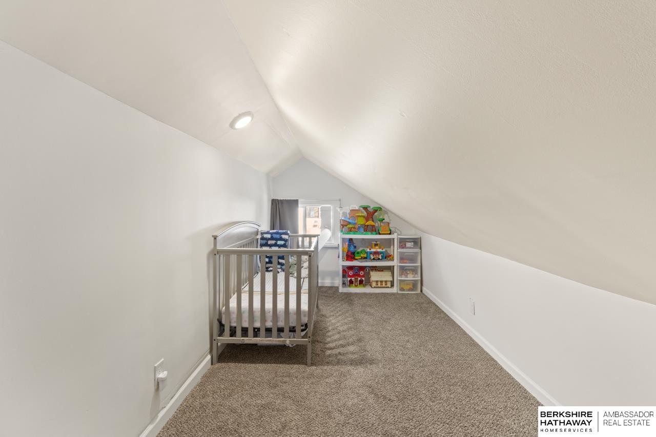 Omaha, Nebraska 68111, United States, 2 Bedrooms Bedrooms, ,1 BathroomBathrooms,Residential,Pending,111030