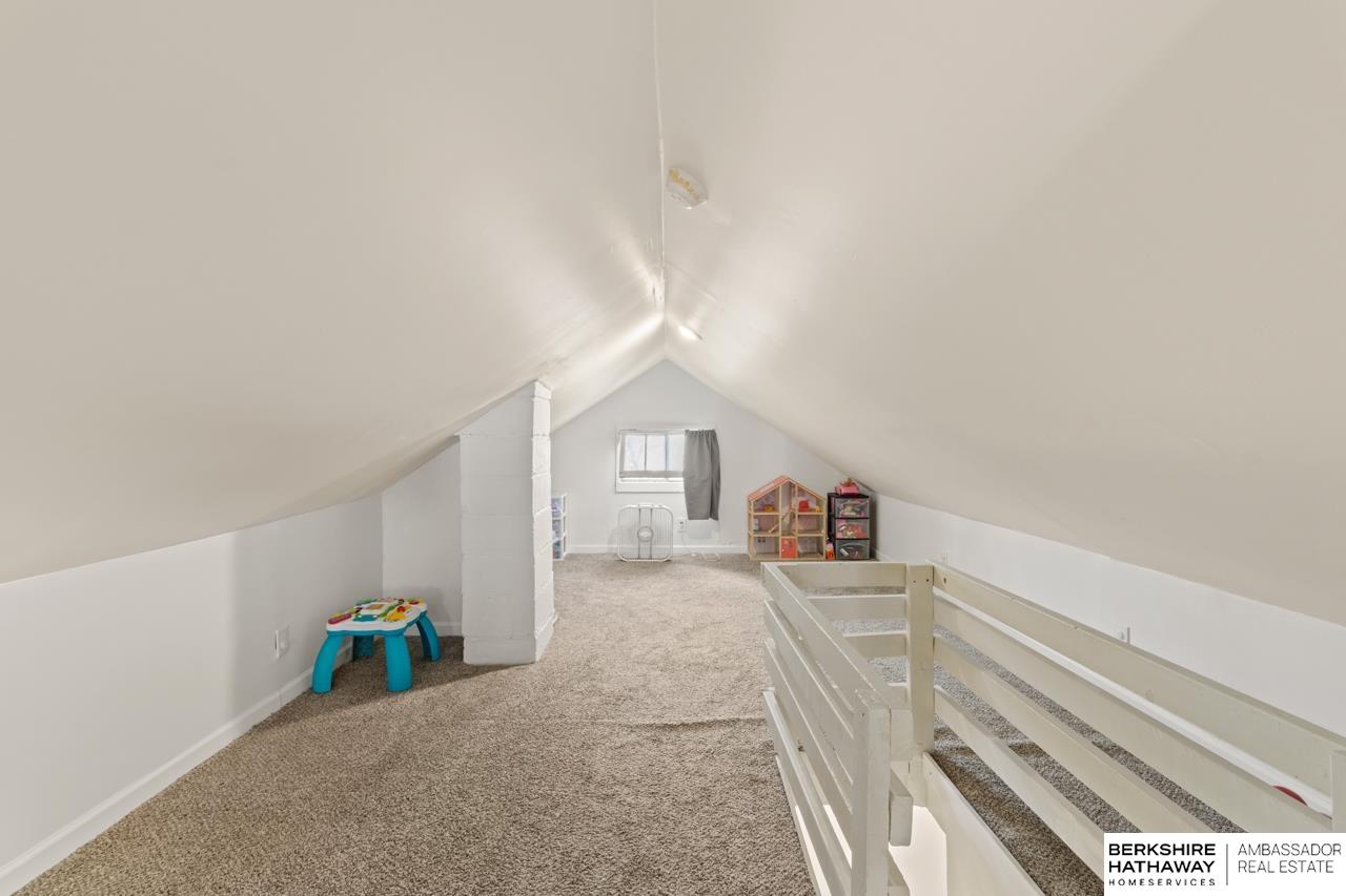 Omaha, Nebraska 68111, United States, 2 Bedrooms Bedrooms, ,1 BathroomBathrooms,Residential,Pending,111030