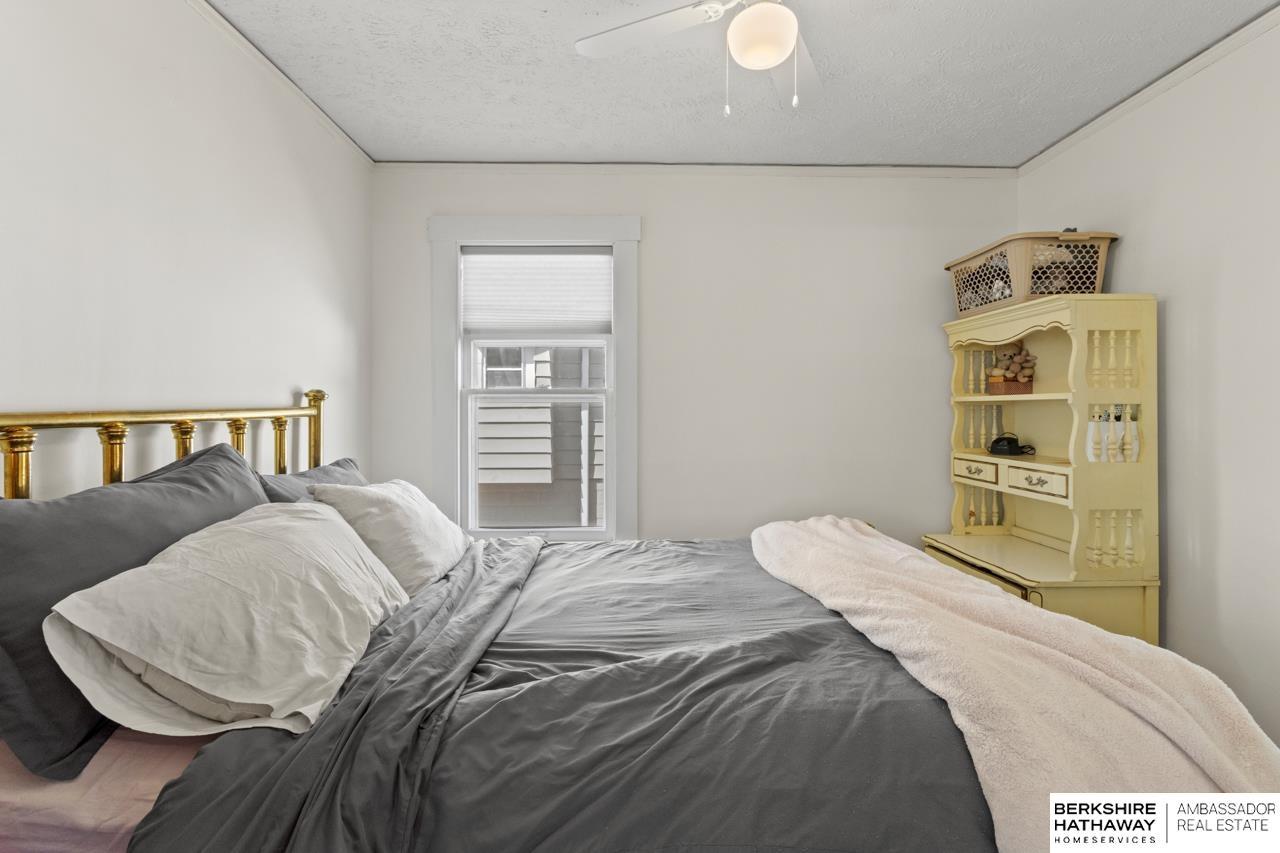 Omaha, Nebraska 68111, United States, 2 Bedrooms Bedrooms, ,1 BathroomBathrooms,Residential,Pending,111030