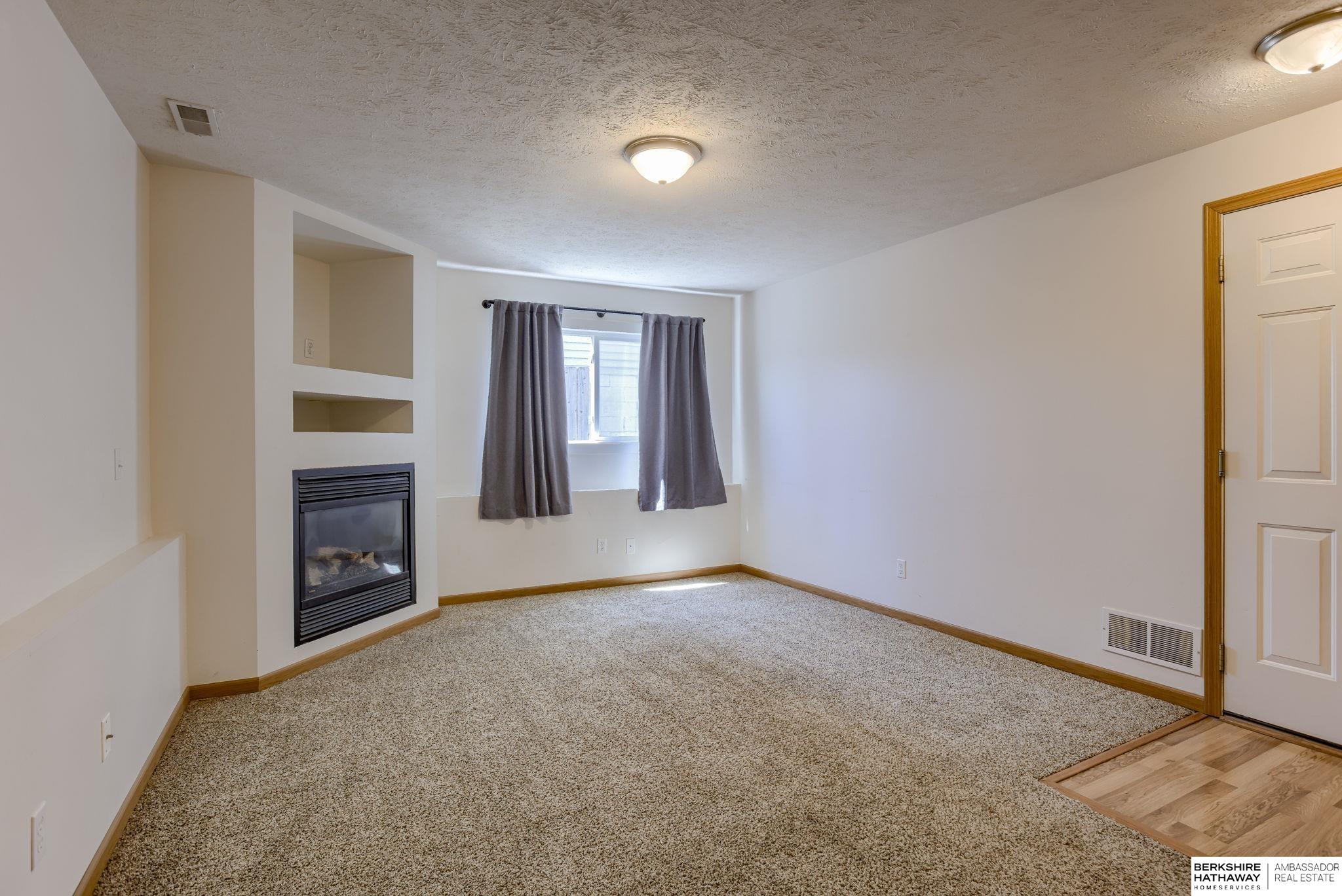 Omaha, Nebraska 68164, United States, 3 Bedrooms Bedrooms, ,2 BathroomsBathrooms,Residential,Pending,108363