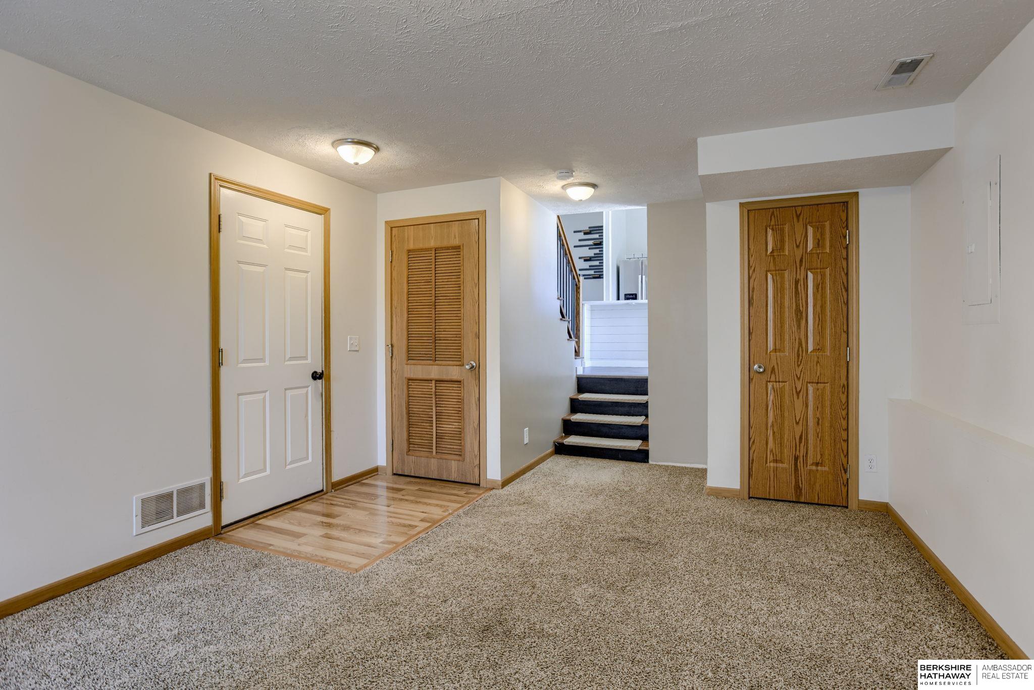 Omaha, Nebraska 68164, United States, 3 Bedrooms Bedrooms, ,2 BathroomsBathrooms,Residential,Pending,108363