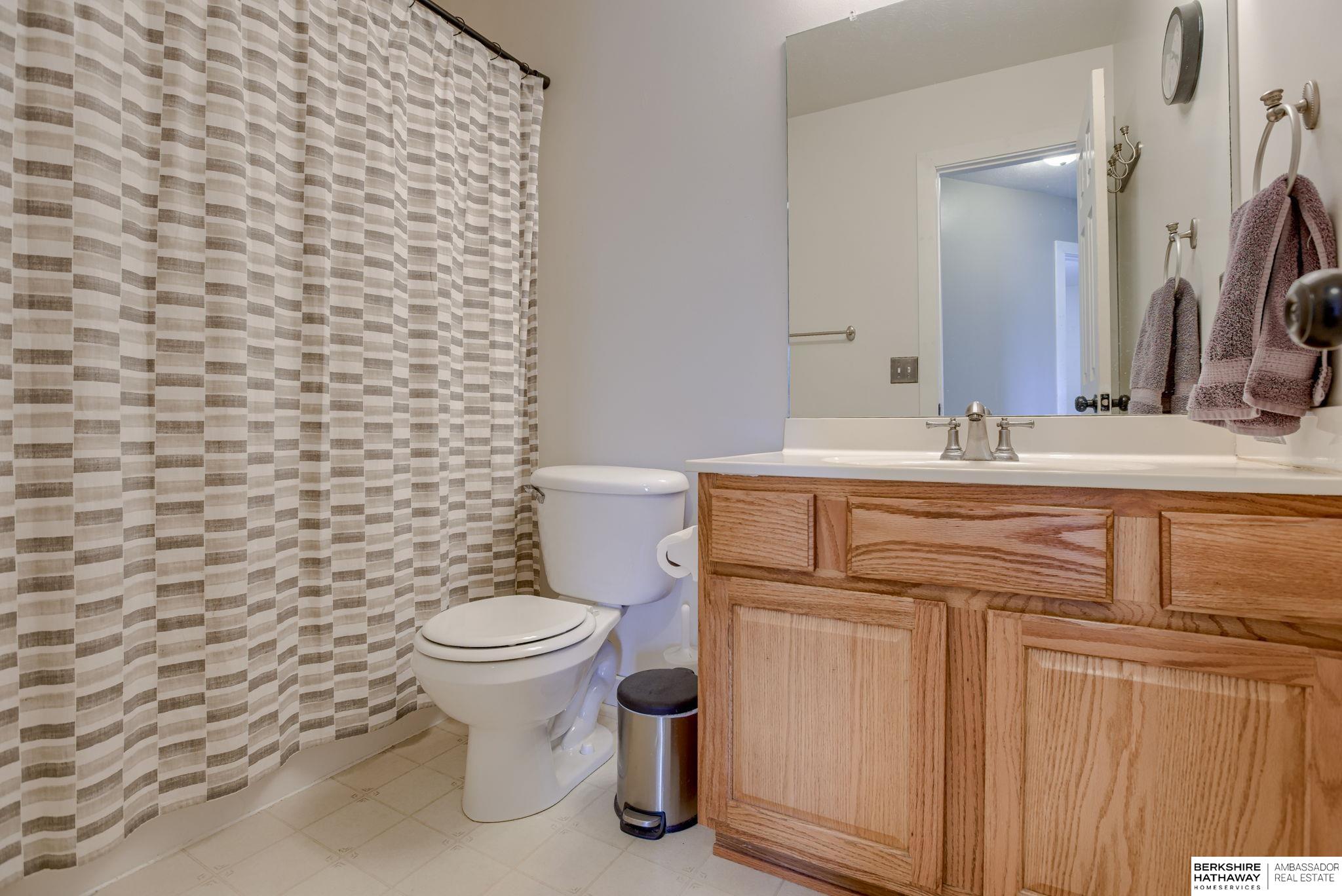 Omaha, Nebraska 68164, United States, 3 Bedrooms Bedrooms, ,2 BathroomsBathrooms,Residential,Pending,108363