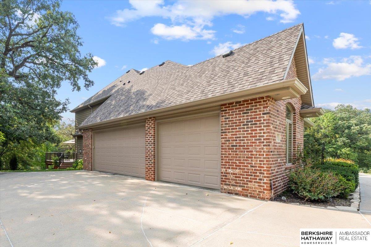 Bellevue, Nebraska 68005, United States, 5 Bedrooms Bedrooms, ,5 BathroomsBathrooms,Residential,Pending,4202