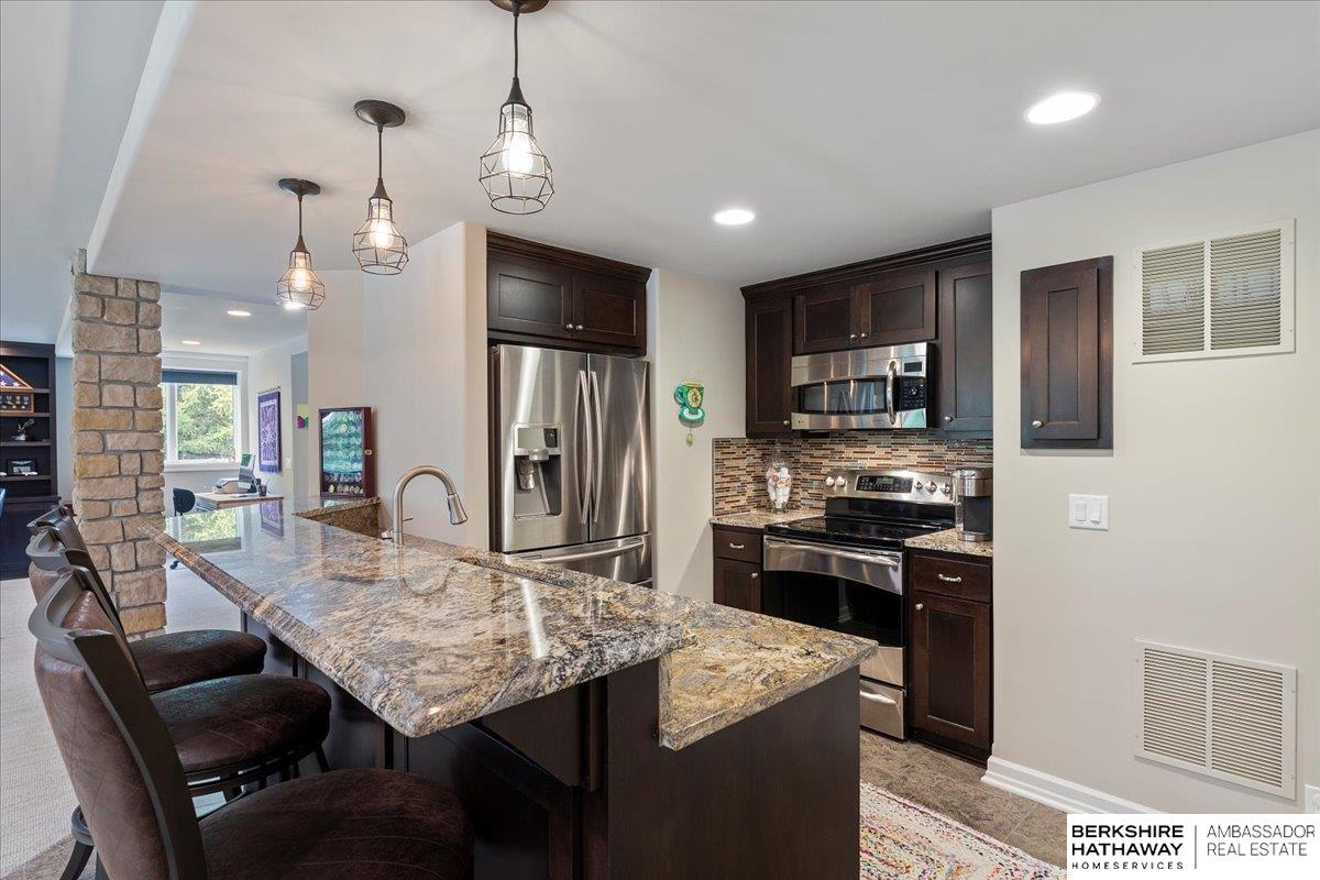 Bellevue, Nebraska 68005, United States, 5 Bedrooms Bedrooms, ,5 BathroomsBathrooms,Residential,Pending,4202