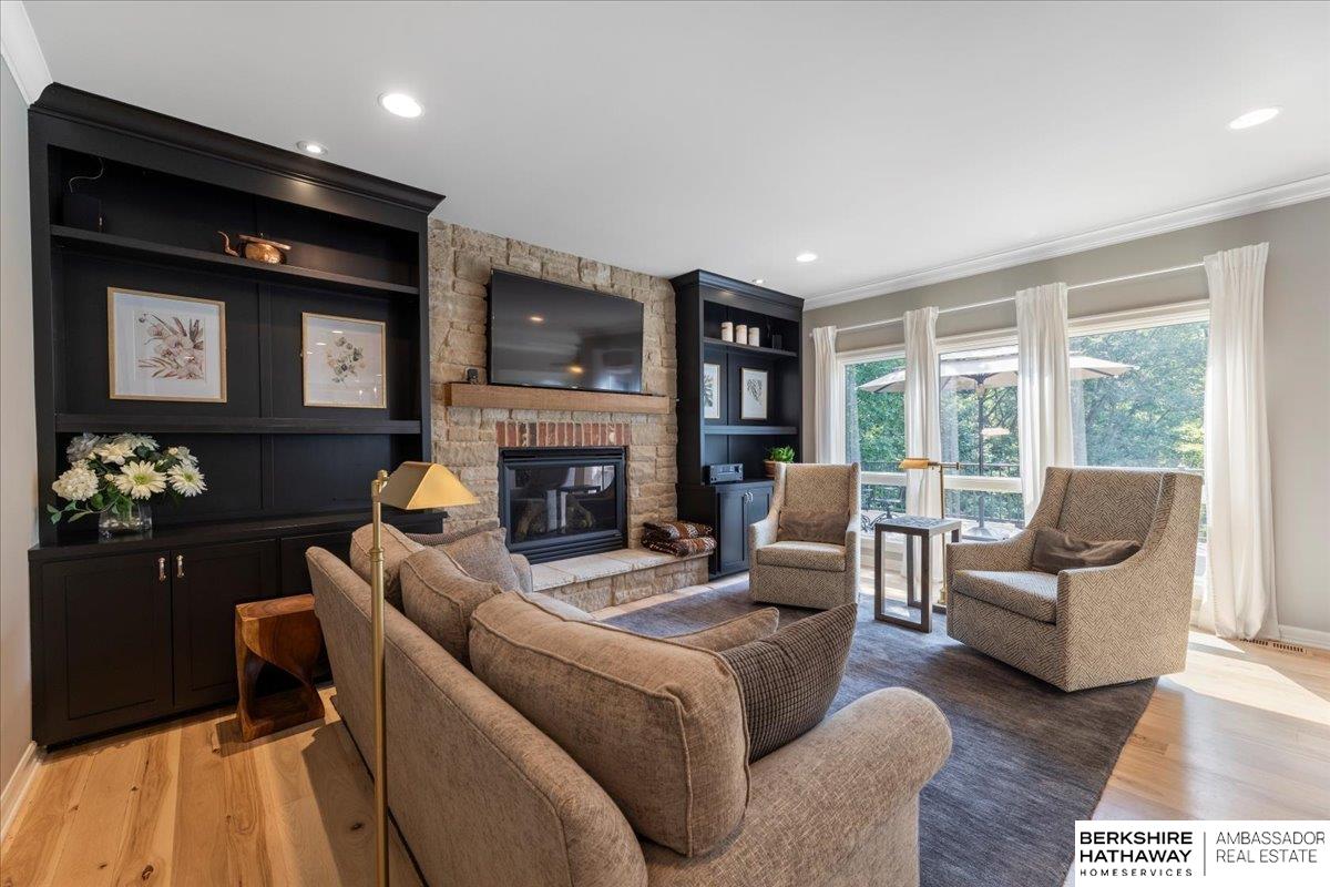 Bellevue, Nebraska 68005, United States, 5 Bedrooms Bedrooms, ,5 BathroomsBathrooms,Residential,Pending,4202