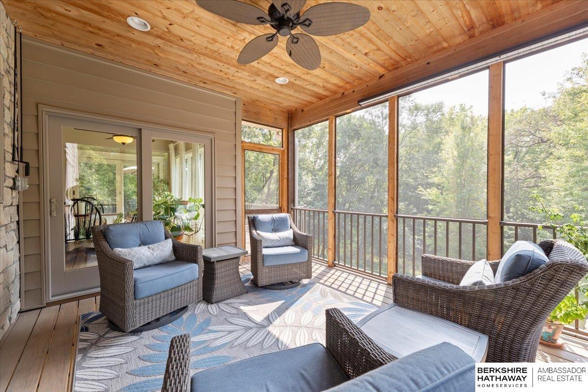 Bellevue, Nebraska 68005, United States, 5 Bedrooms Bedrooms, ,5 BathroomsBathrooms,Residential,Pending,4202