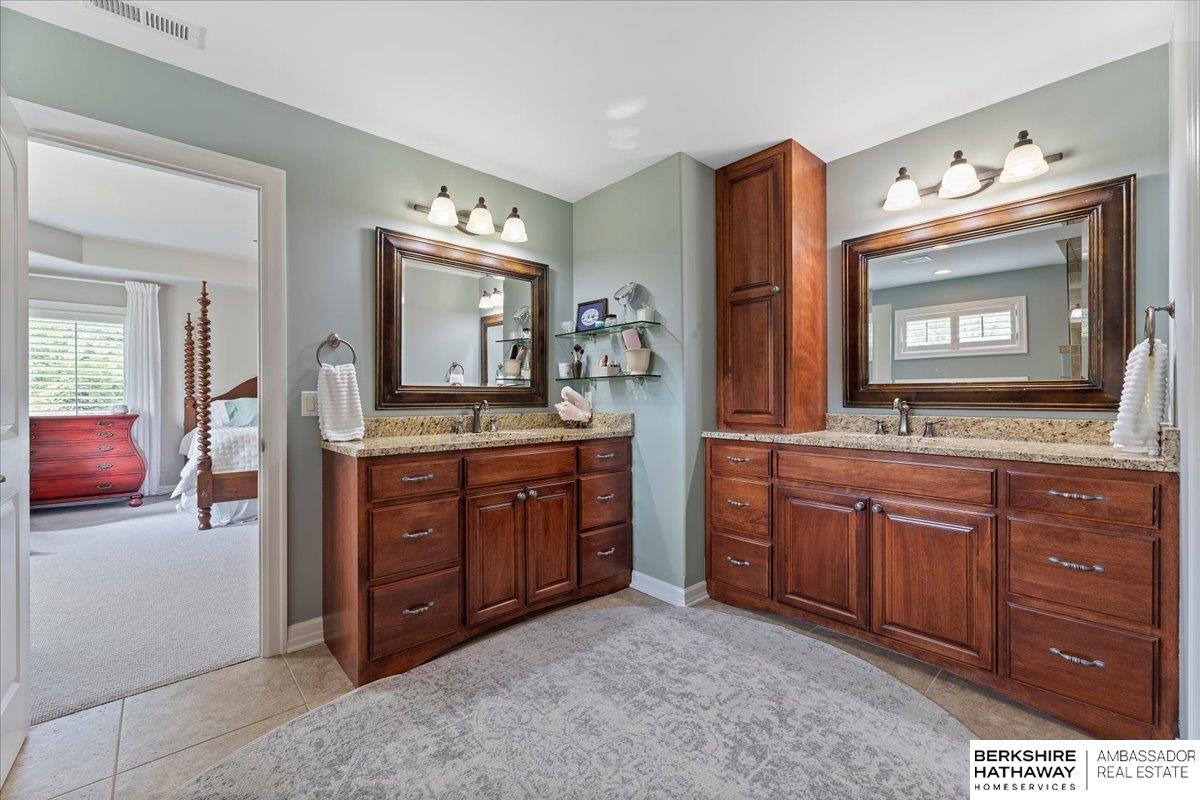 Bellevue, Nebraska 68005, United States, 5 Bedrooms Bedrooms, ,5 BathroomsBathrooms,Residential,Pending,4202