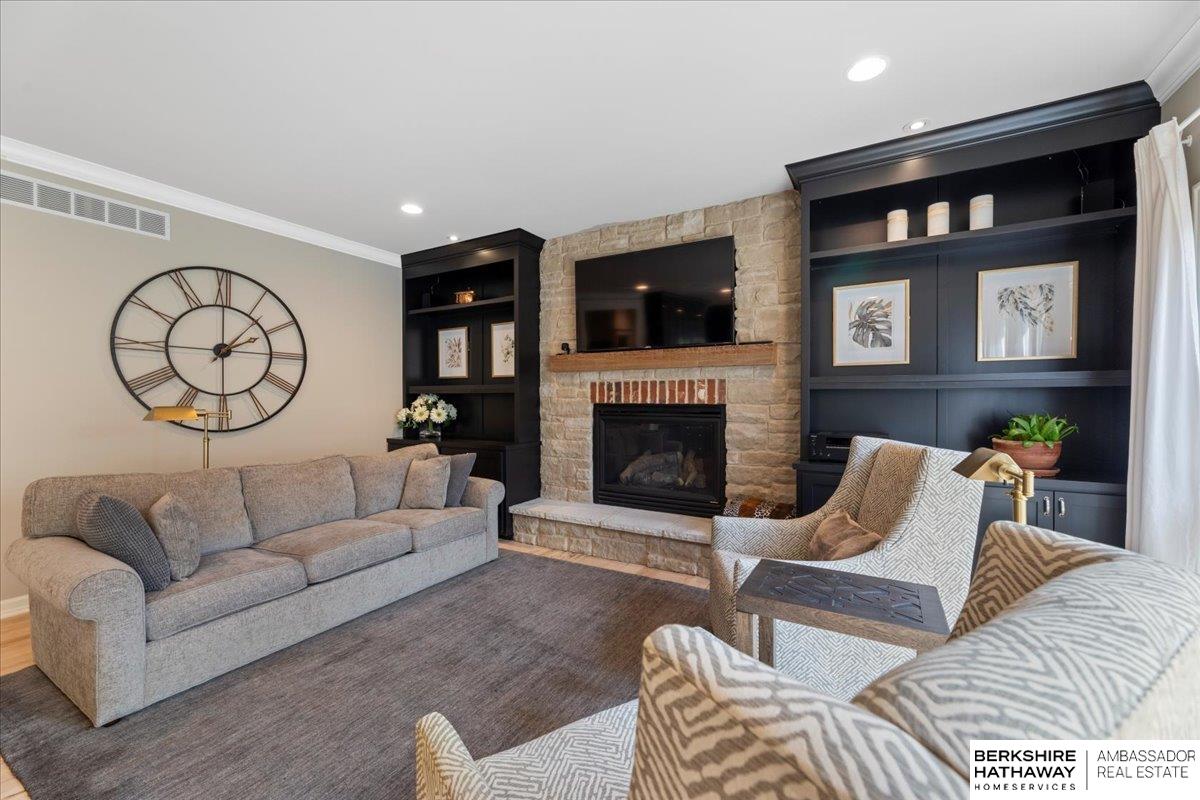 Bellevue, Nebraska 68005, United States, 5 Bedrooms Bedrooms, ,5 BathroomsBathrooms,Residential,Pending,4202