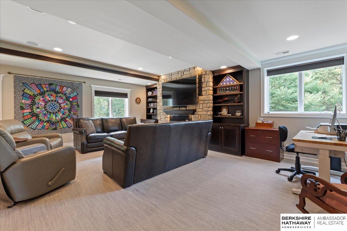 Bellevue, Nebraska 68005, United States, 5 Bedrooms Bedrooms, ,5 BathroomsBathrooms,Residential,Pending,4202