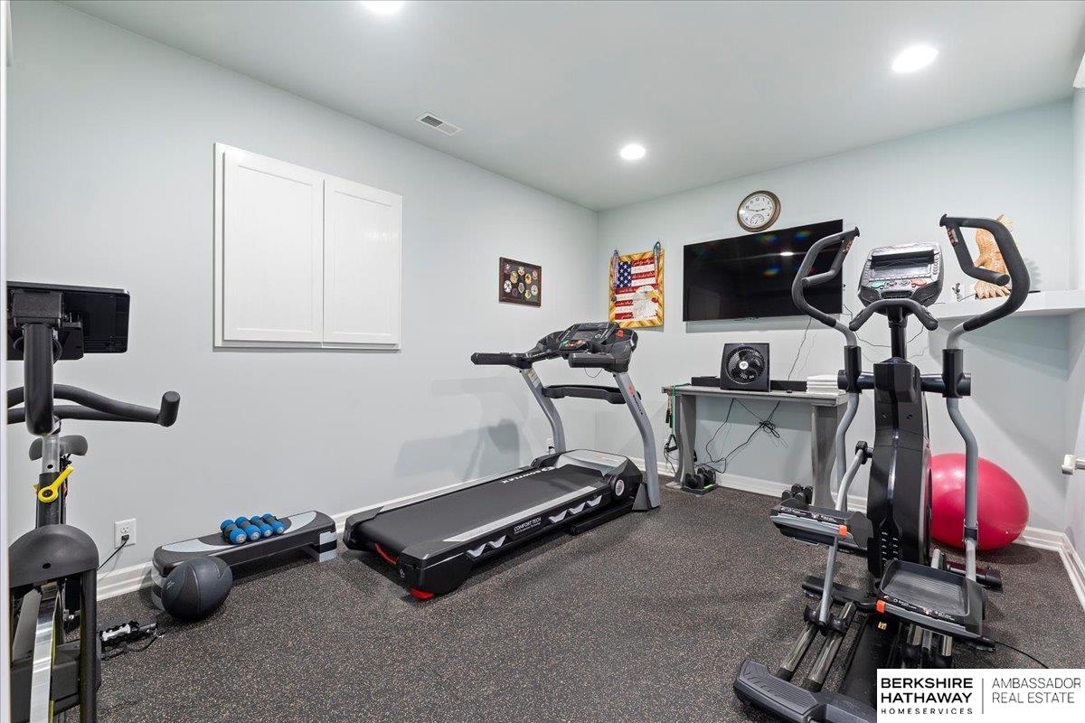 Bellevue, Nebraska 68005, United States, 5 Bedrooms Bedrooms, ,5 BathroomsBathrooms,Residential,Pending,4202