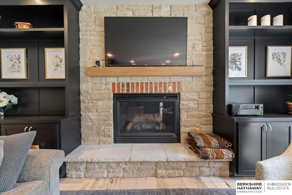 Bellevue, Nebraska 68005, United States, 5 Bedrooms Bedrooms, ,5 BathroomsBathrooms,Residential,Pending,4202