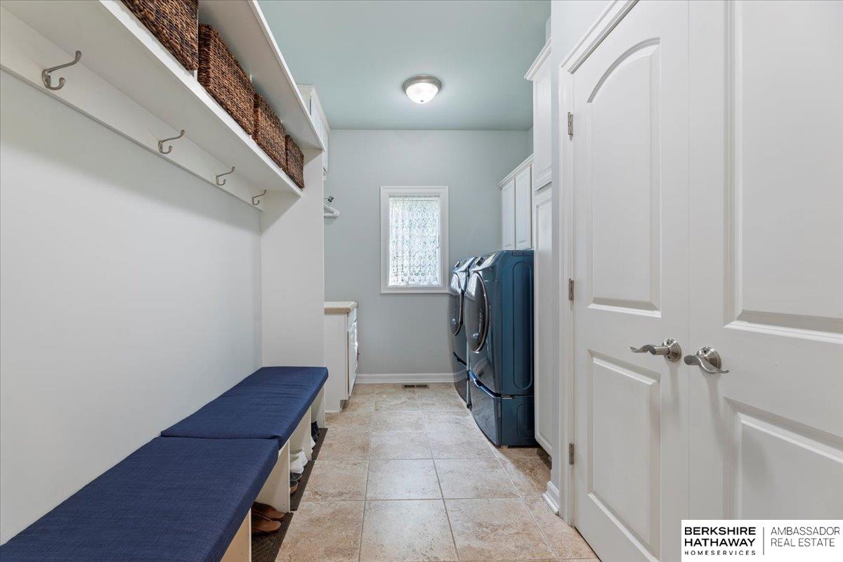 Bellevue, Nebraska 68005, United States, 5 Bedrooms Bedrooms, ,5 BathroomsBathrooms,Residential,Pending,4202