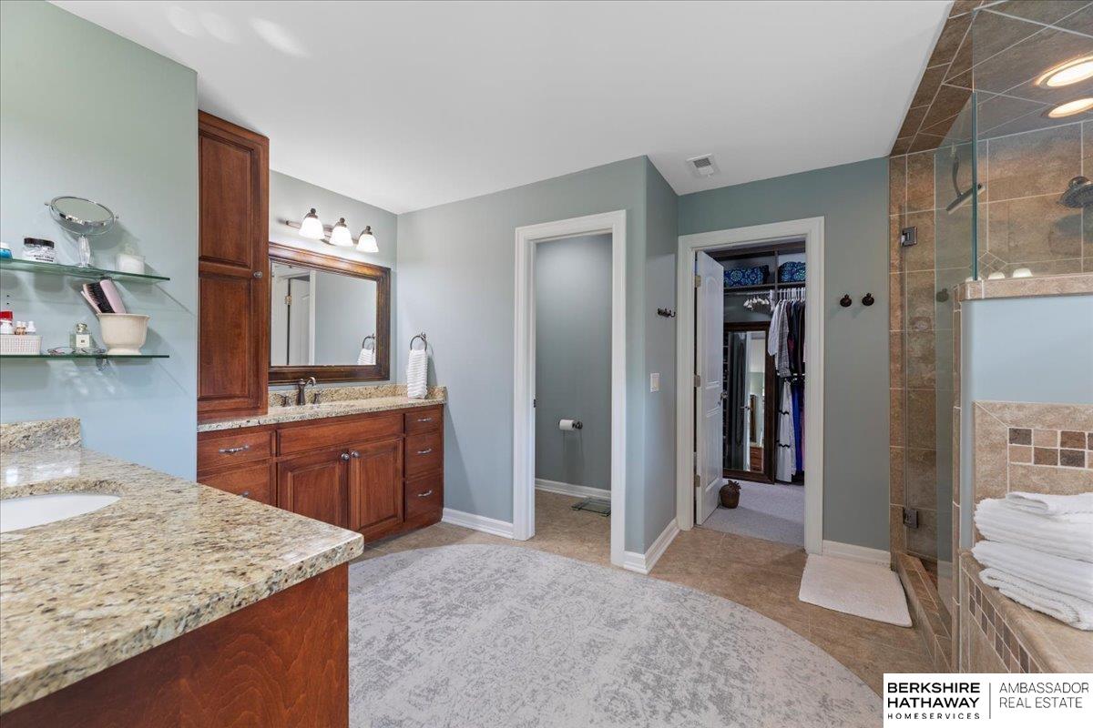 Bellevue, Nebraska 68005, United States, 5 Bedrooms Bedrooms, ,5 BathroomsBathrooms,Residential,Pending,4202