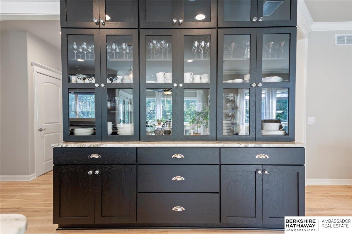 Bellevue, Nebraska 68005, United States, 5 Bedrooms Bedrooms, ,5 BathroomsBathrooms,Residential,Pending,4202