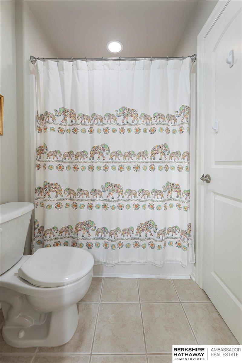 Bellevue, Nebraska 68005, United States, 5 Bedrooms Bedrooms, ,5 BathroomsBathrooms,Residential,Pending,4202