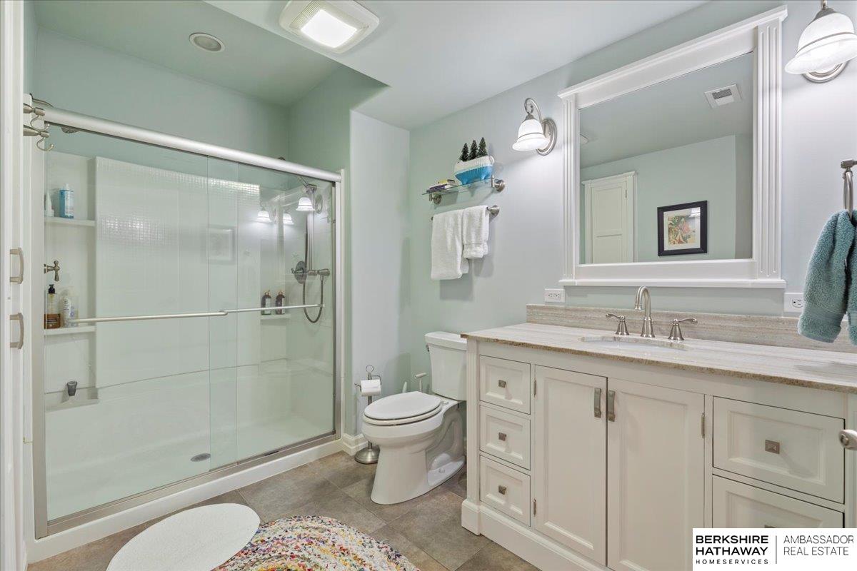 Bellevue, Nebraska 68005, United States, 5 Bedrooms Bedrooms, ,5 BathroomsBathrooms,Residential,Pending,4202