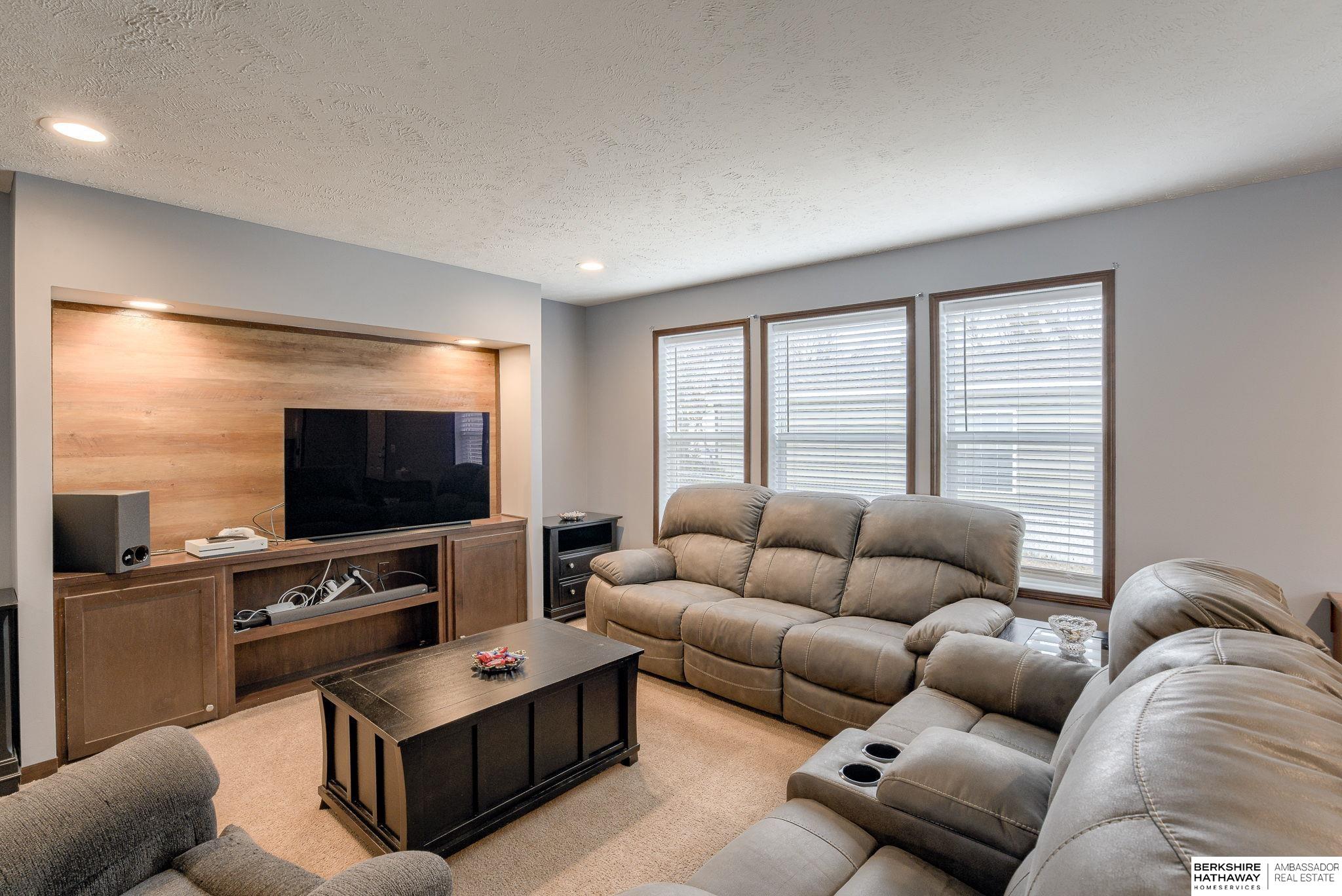 Blair, Nebraska 68008, United States, 3 Bedrooms Bedrooms, ,2 BathroomsBathrooms,Residential,Pending,28014