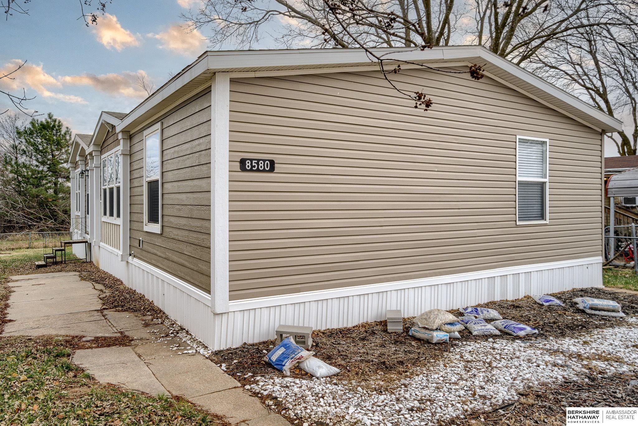 Blair, Nebraska 68008, United States, 3 Bedrooms Bedrooms, ,2 BathroomsBathrooms,Residential,Pending,28014
