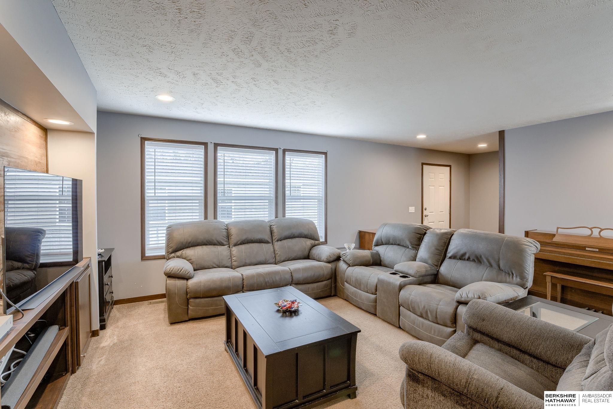 Blair, Nebraska 68008, United States, 3 Bedrooms Bedrooms, ,2 BathroomsBathrooms,Residential,Pending,28014