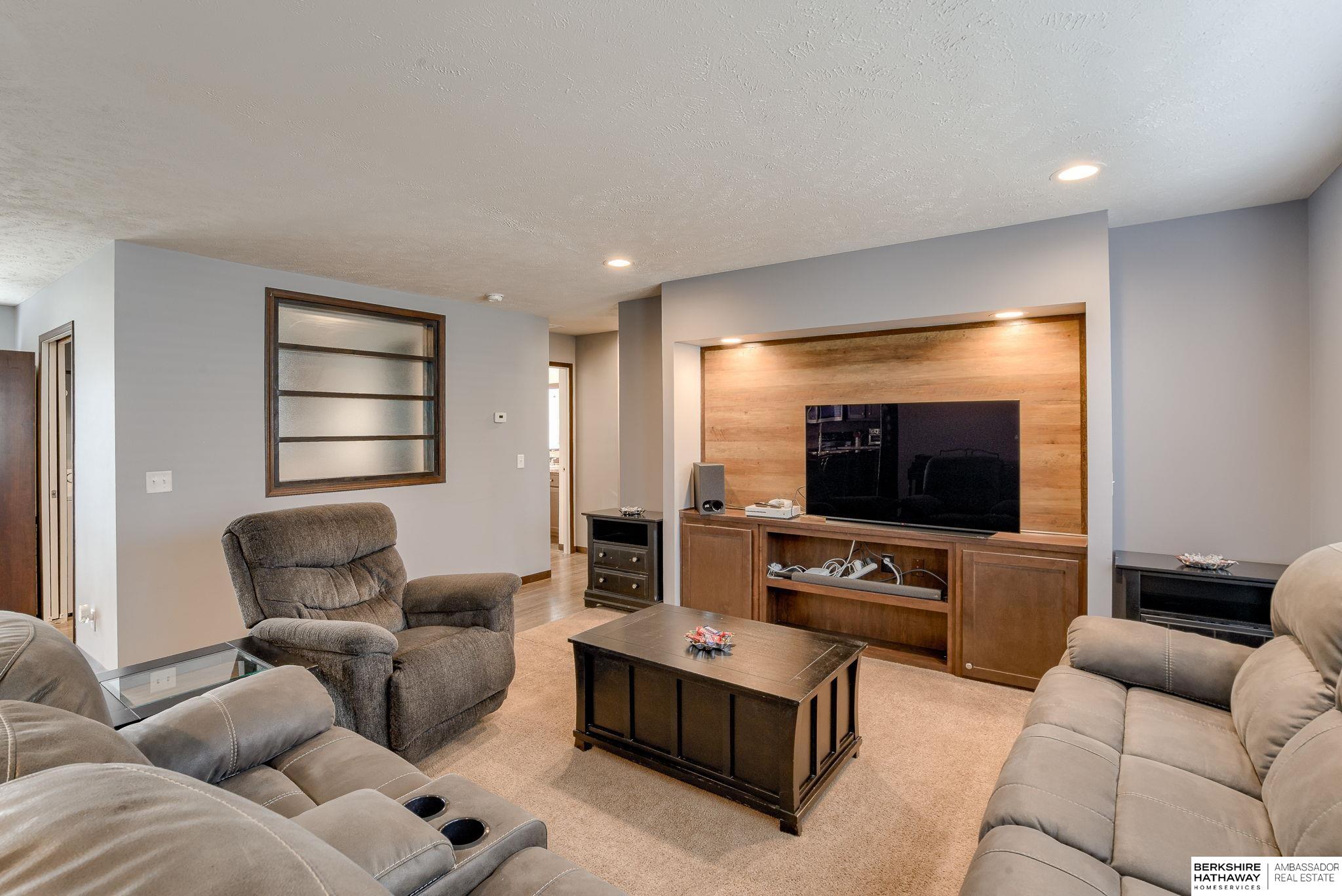 Blair, Nebraska 68008, United States, 3 Bedrooms Bedrooms, ,2 BathroomsBathrooms,Residential,Pending,28014