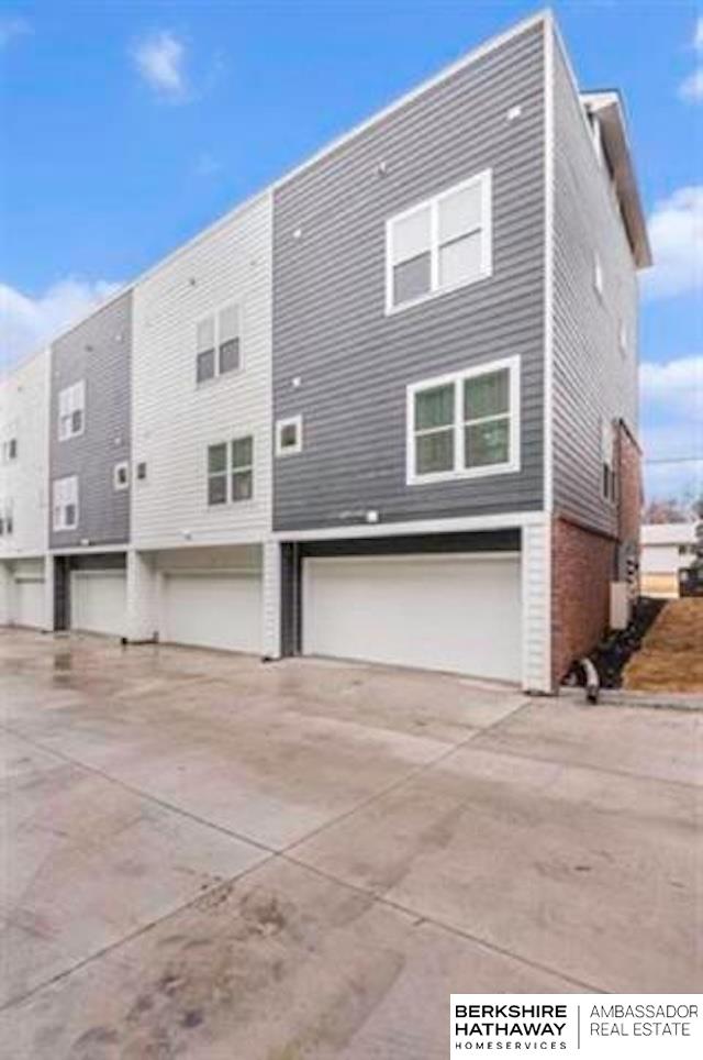 Omaha, Nebraska 68108, United States, 3 Bedrooms Bedrooms, ,4 BathroomsBathrooms,Residential,Active,94883