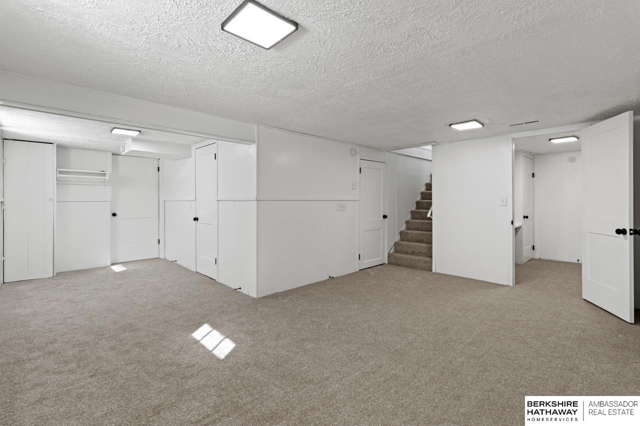 Omaha, Nebraska 68104, United States, 3 Bedrooms Bedrooms, ,2 BathroomsBathrooms,Residential,Pending,92782