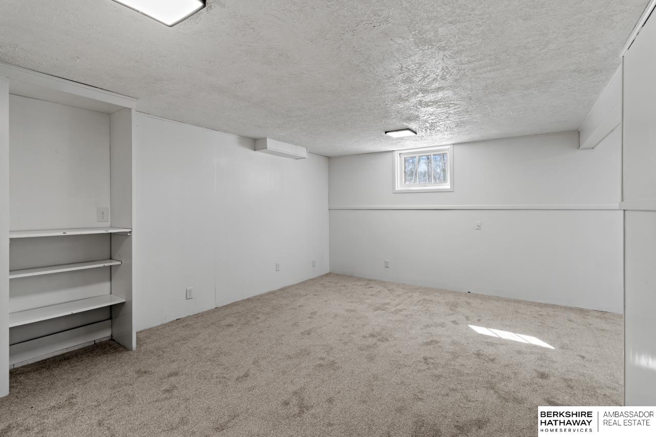 Omaha, Nebraska 68104, United States, 3 Bedrooms Bedrooms, ,2 BathroomsBathrooms,Residential,Pending,92782