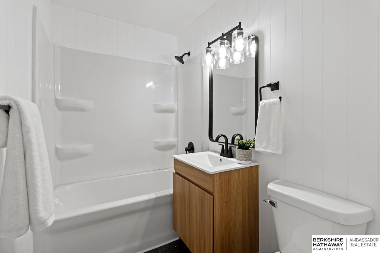 Omaha, Nebraska 68104, United States, 3 Bedrooms Bedrooms, ,2 BathroomsBathrooms,Residential,Pending,92782