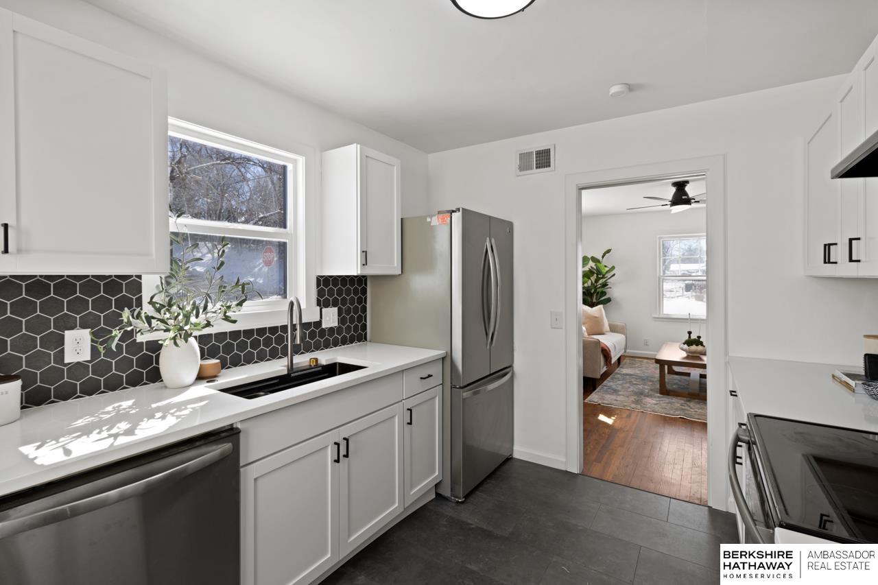 Omaha, Nebraska 68104, United States, 3 Bedrooms Bedrooms, ,2 BathroomsBathrooms,Residential,Pending,92782