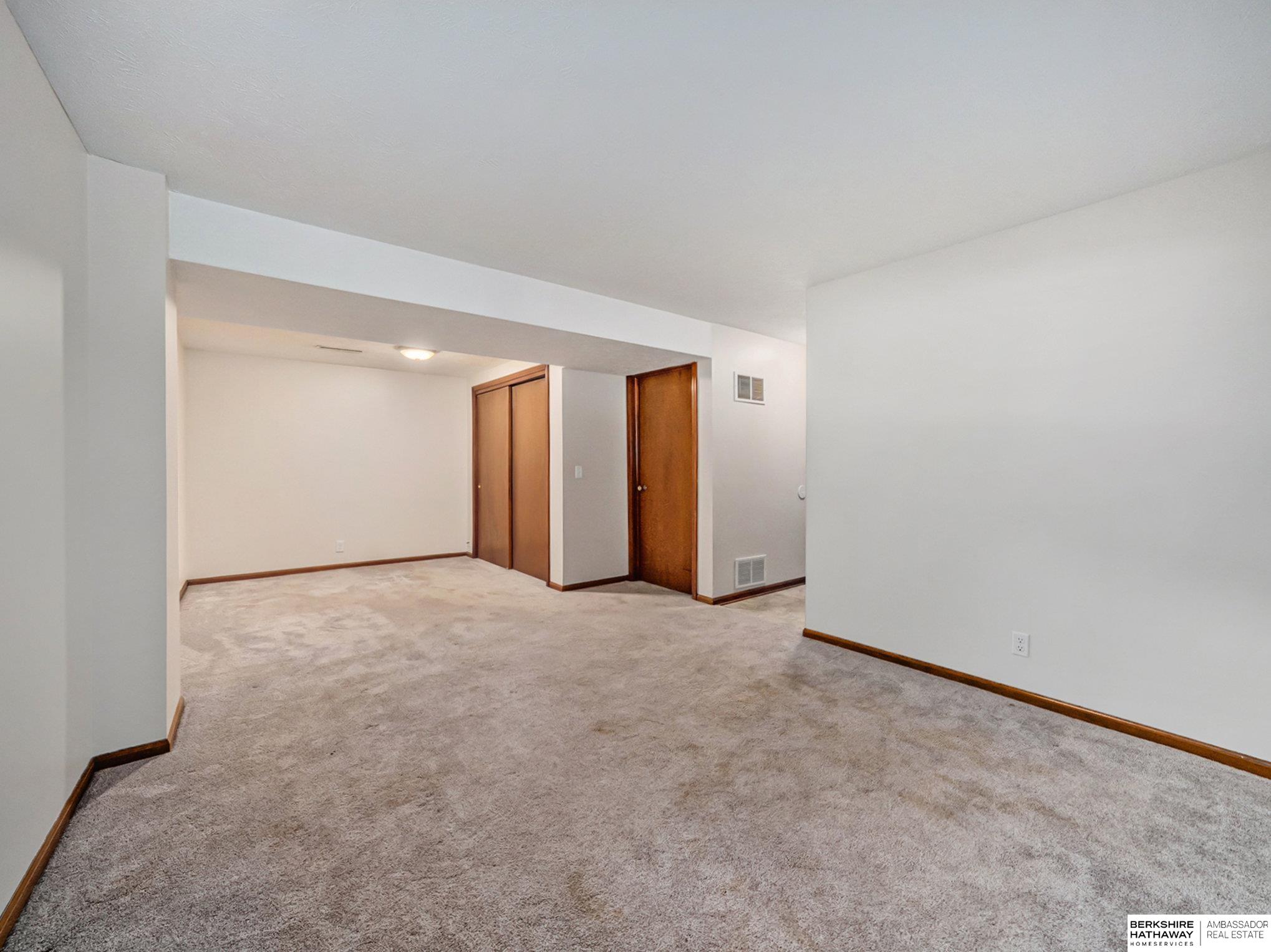 Omaha, Nebraska 68134, United States, 3 Bedrooms Bedrooms, ,2 BathroomsBathrooms,Residential,Pending,48367