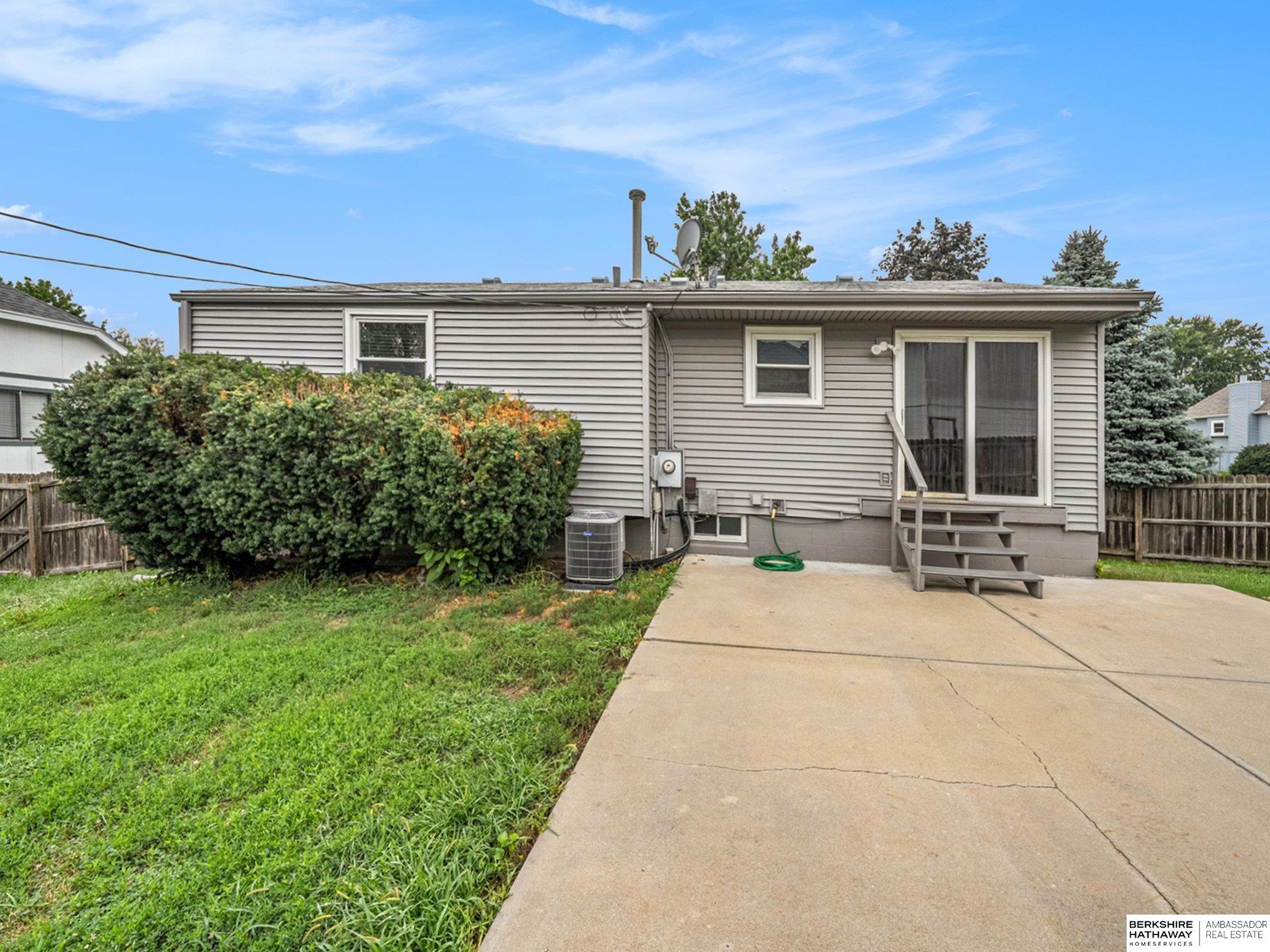 Omaha, Nebraska 68134, United States, 3 Bedrooms Bedrooms, ,2 BathroomsBathrooms,Residential,Pending,48367