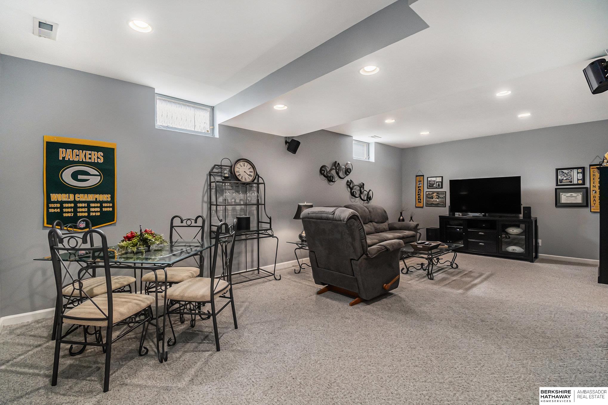 Omaha, Nebraska 68116, United States, 4 Bedrooms Bedrooms, ,4 BathroomsBathrooms,Residential,Pending,104945