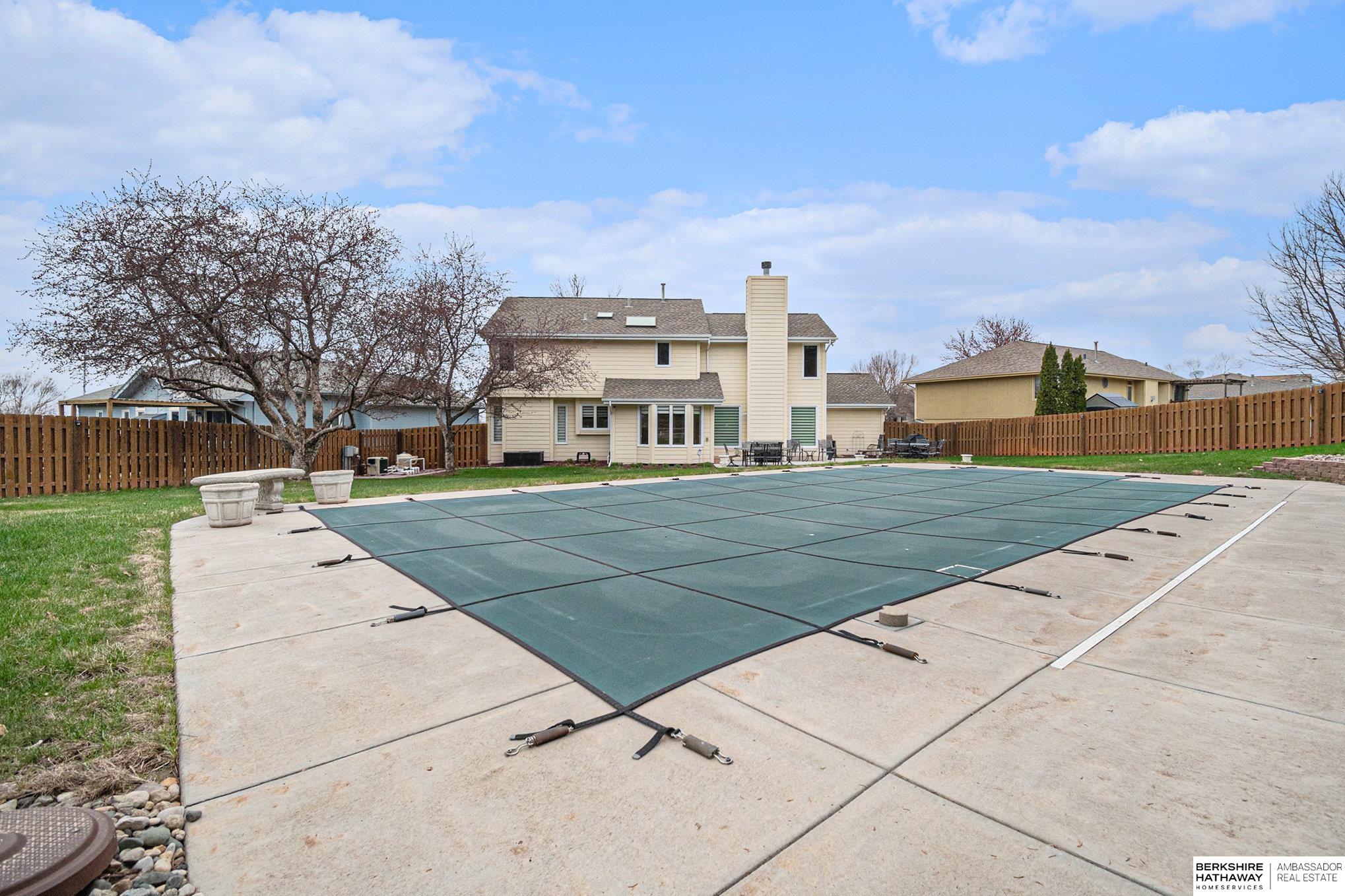 Omaha, Nebraska 68116, United States, 4 Bedrooms Bedrooms, ,4 BathroomsBathrooms,Residential,Pending,104945