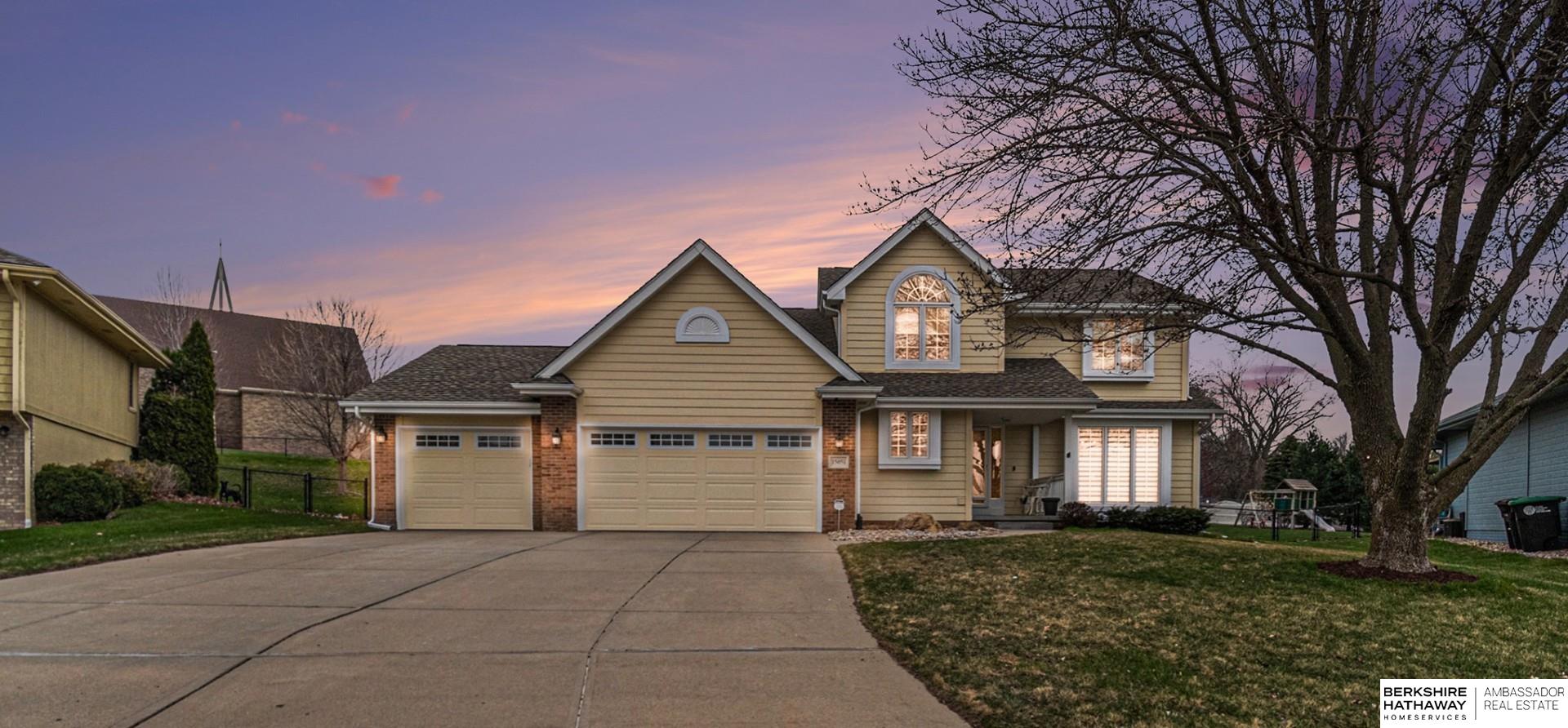 Omaha, Nebraska 68116, United States, 4 Bedrooms Bedrooms, ,4 BathroomsBathrooms,Residential,Pending,104945