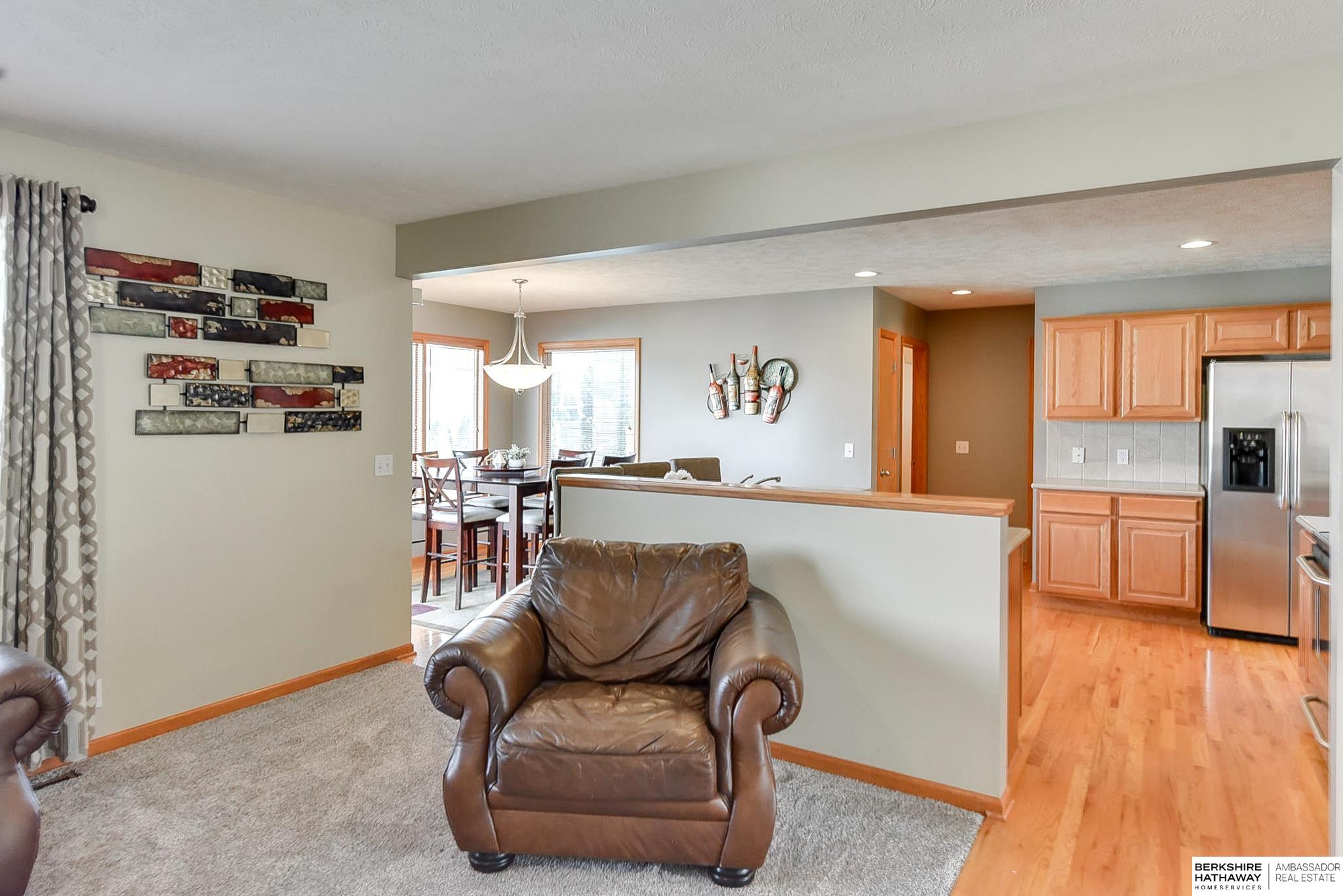 Omaha, Nebraska 68116, United States, 5 Bedrooms Bedrooms, ,3 BathroomsBathrooms,Residential,Pending,41645