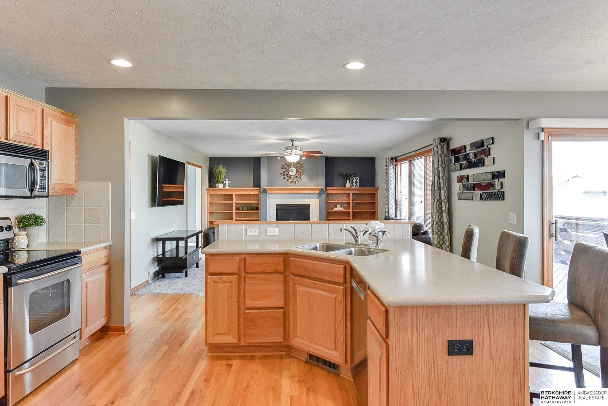 Omaha, Nebraska 68116, United States, 5 Bedrooms Bedrooms, ,3 BathroomsBathrooms,Residential,Pending,41645