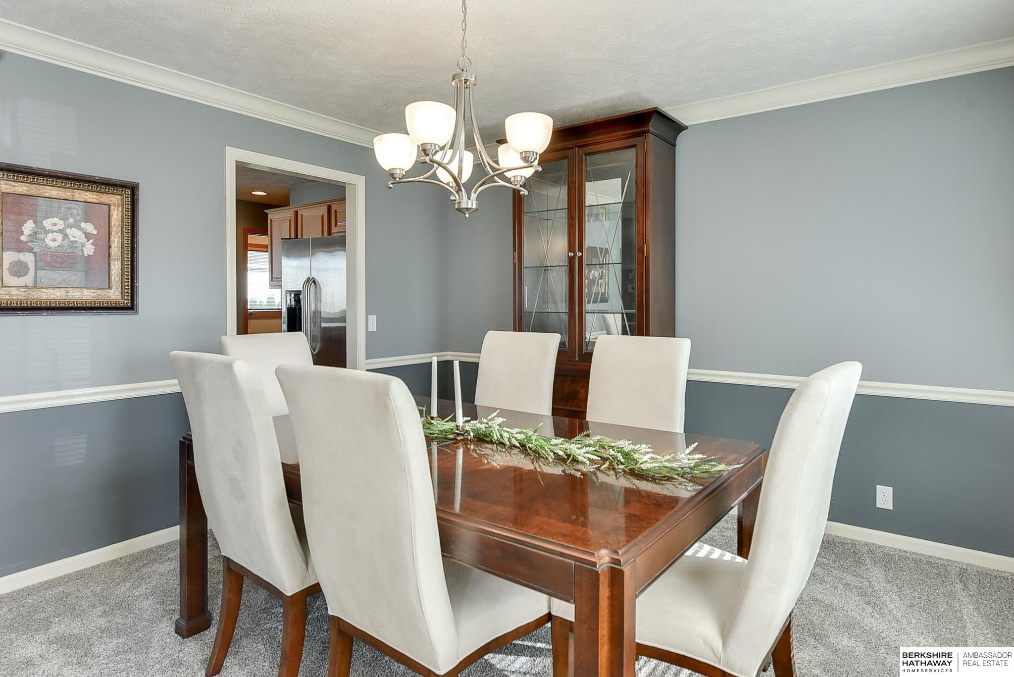 Omaha, Nebraska 68116, United States, 5 Bedrooms Bedrooms, ,3 BathroomsBathrooms,Residential,Pending,41645