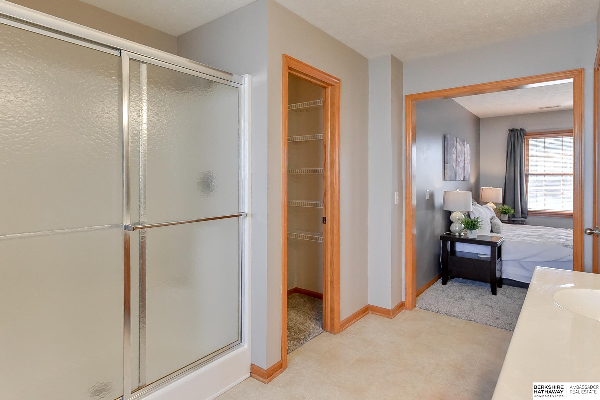 Omaha, Nebraska 68116, United States, 5 Bedrooms Bedrooms, ,3 BathroomsBathrooms,Residential,Pending,41645