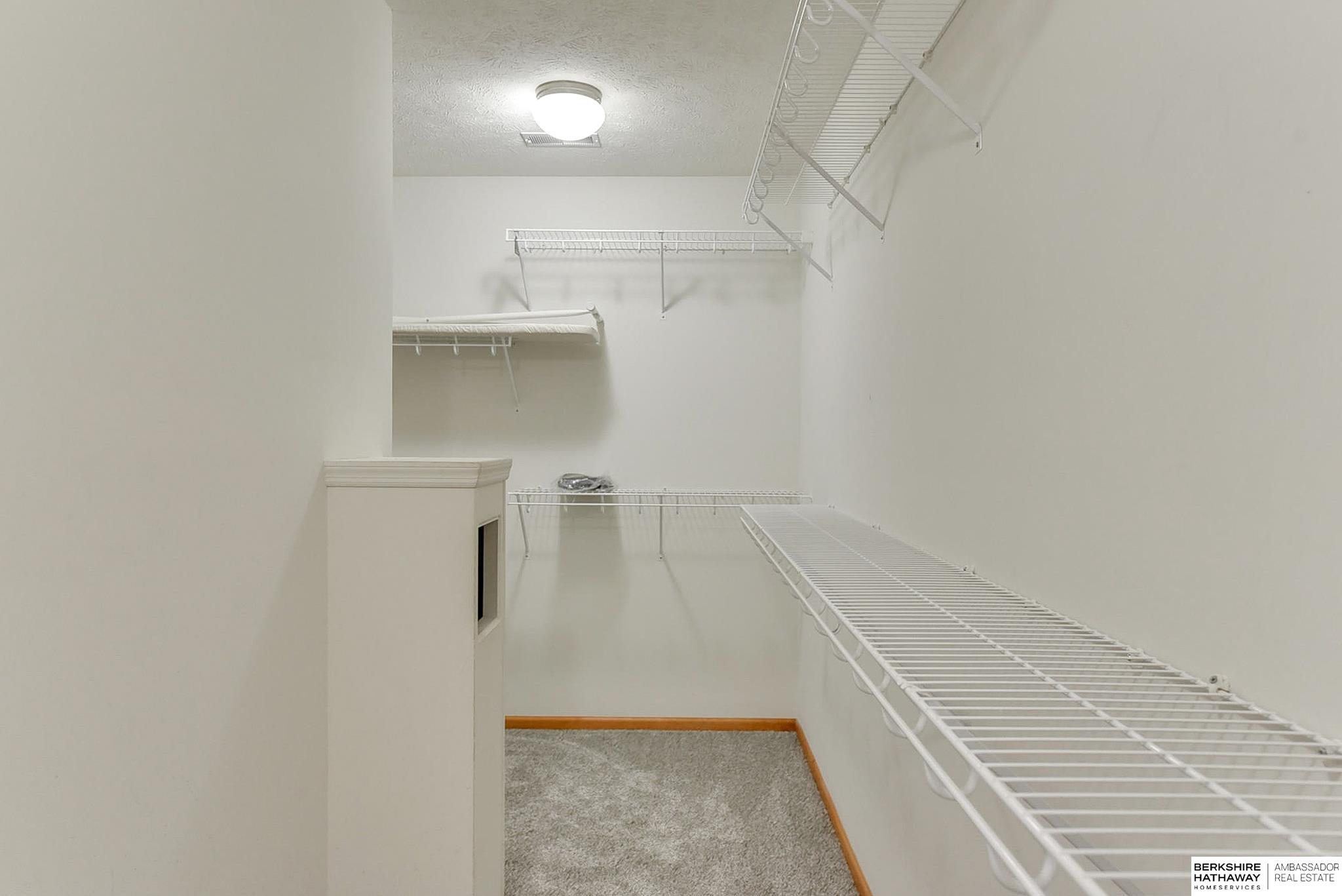 Omaha, Nebraska 68116, United States, 5 Bedrooms Bedrooms, ,3 BathroomsBathrooms,Residential,Pending,41645