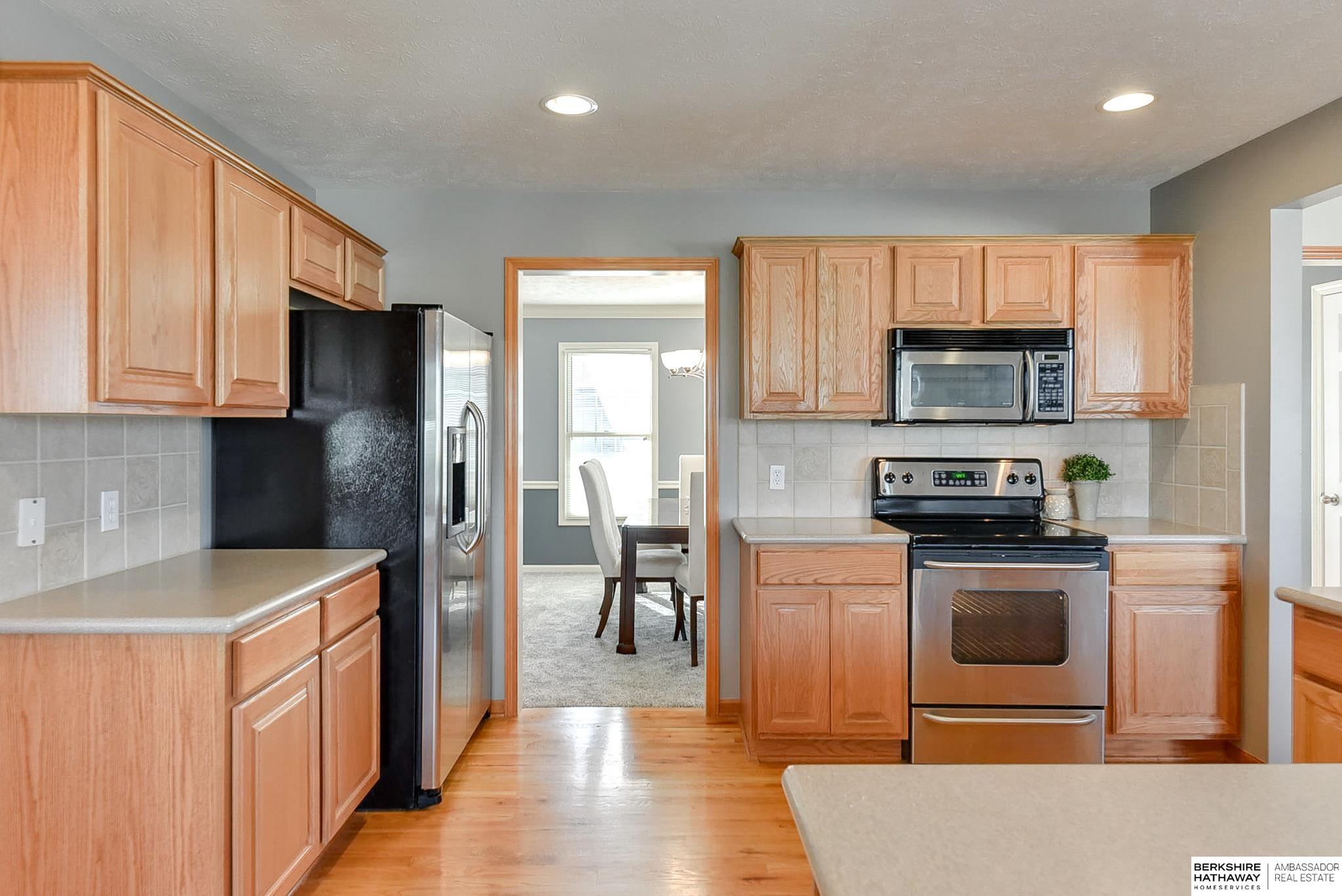 Omaha, Nebraska 68116, United States, 5 Bedrooms Bedrooms, ,3 BathroomsBathrooms,Residential,Pending,41645