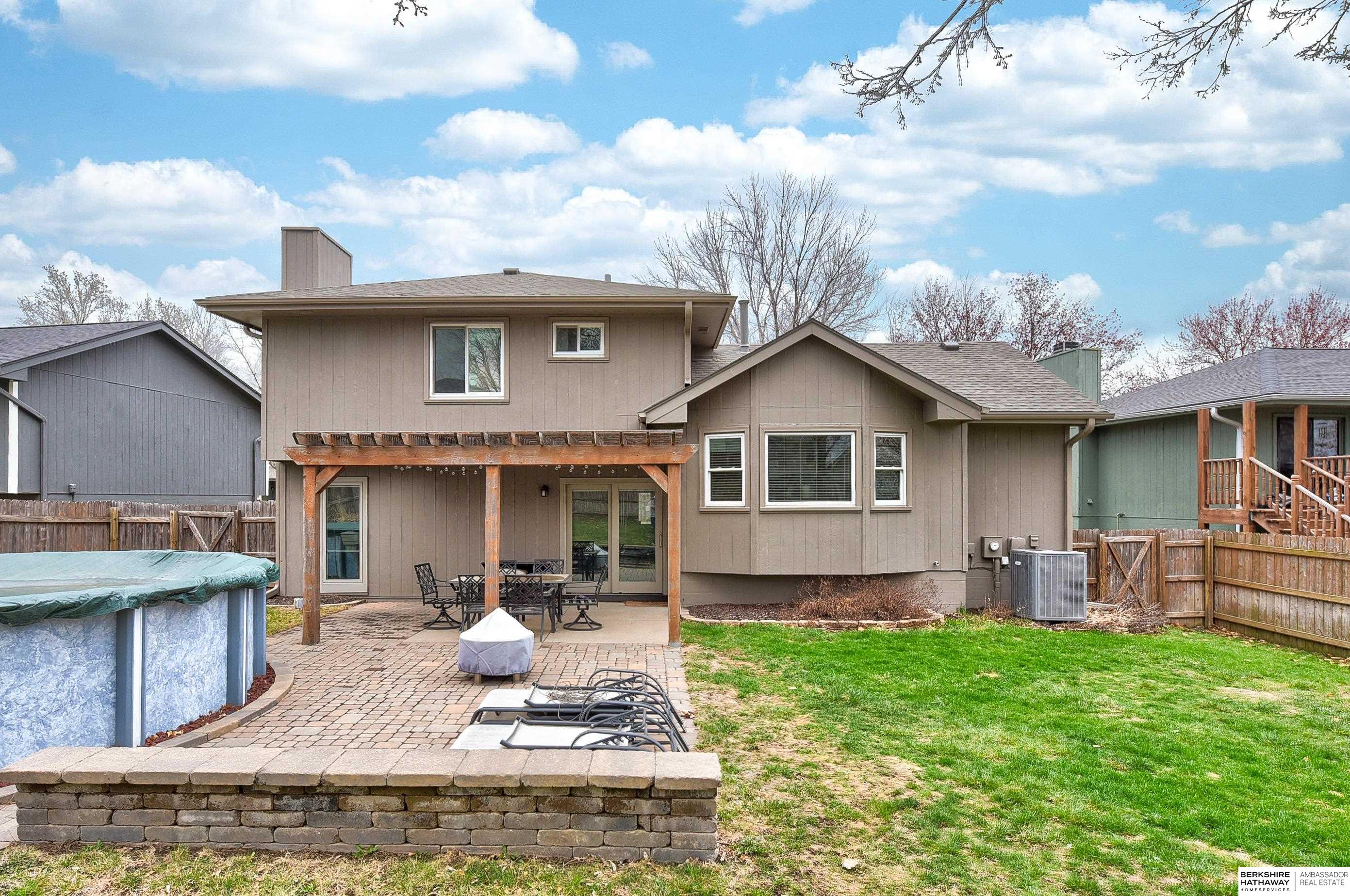 Omaha, Nebraska 68135, United States, 3 Bedrooms Bedrooms, ,3 BathroomsBathrooms,Residential,Pending,101819