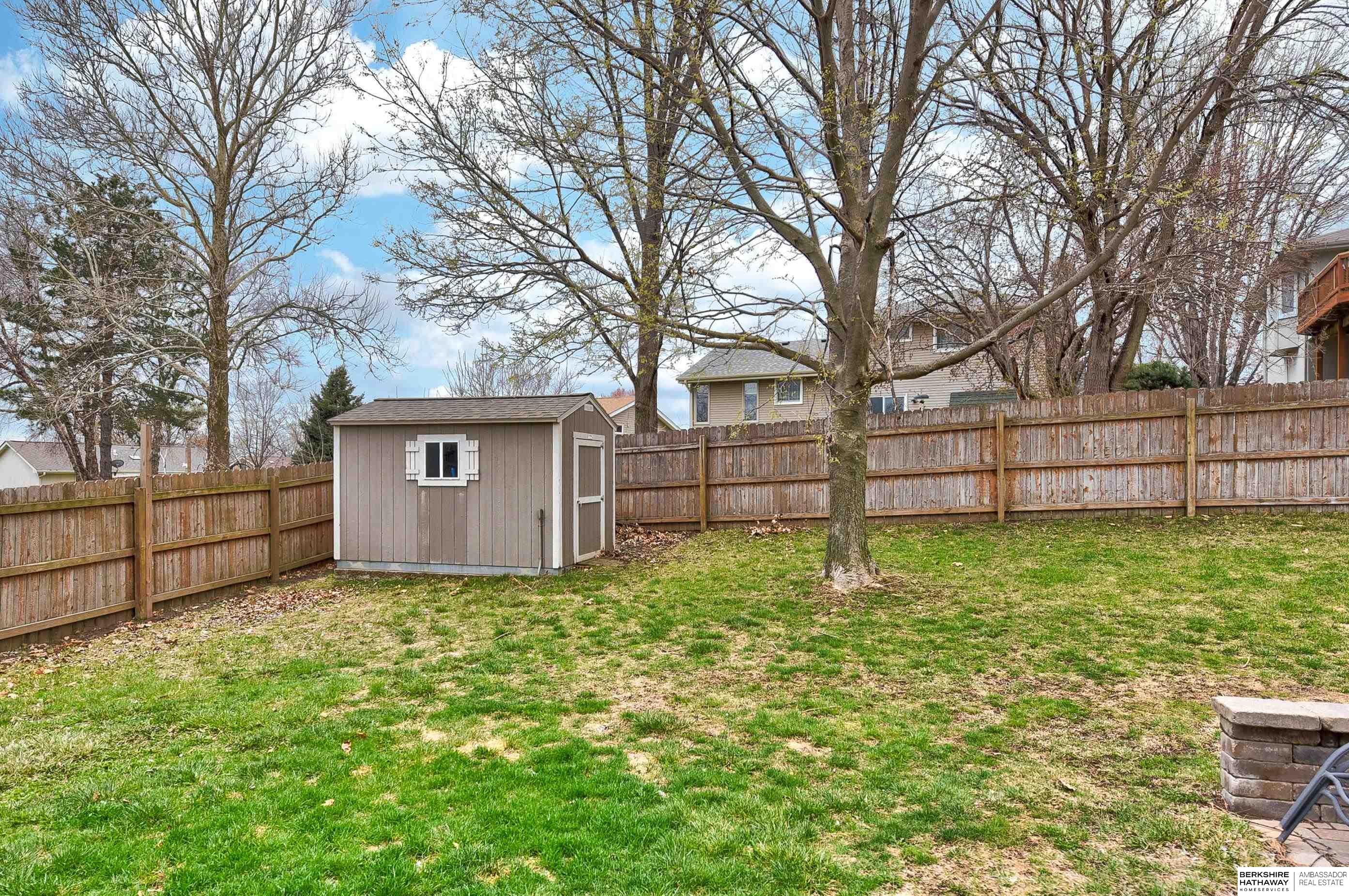 Omaha, Nebraska 68135, United States, 3 Bedrooms Bedrooms, ,3 BathroomsBathrooms,Residential,Pending,101819