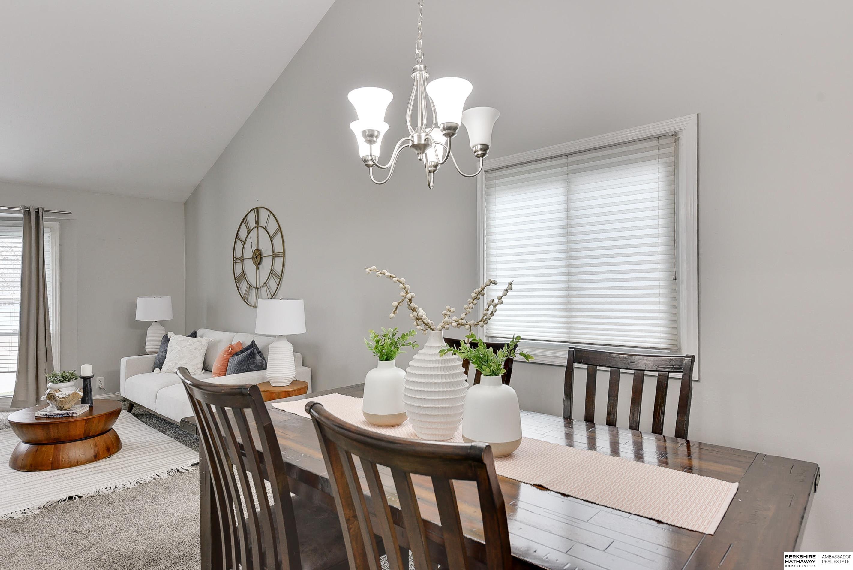 Omaha, Nebraska 68135, United States, 3 Bedrooms Bedrooms, ,3 BathroomsBathrooms,Residential,Pending,101819