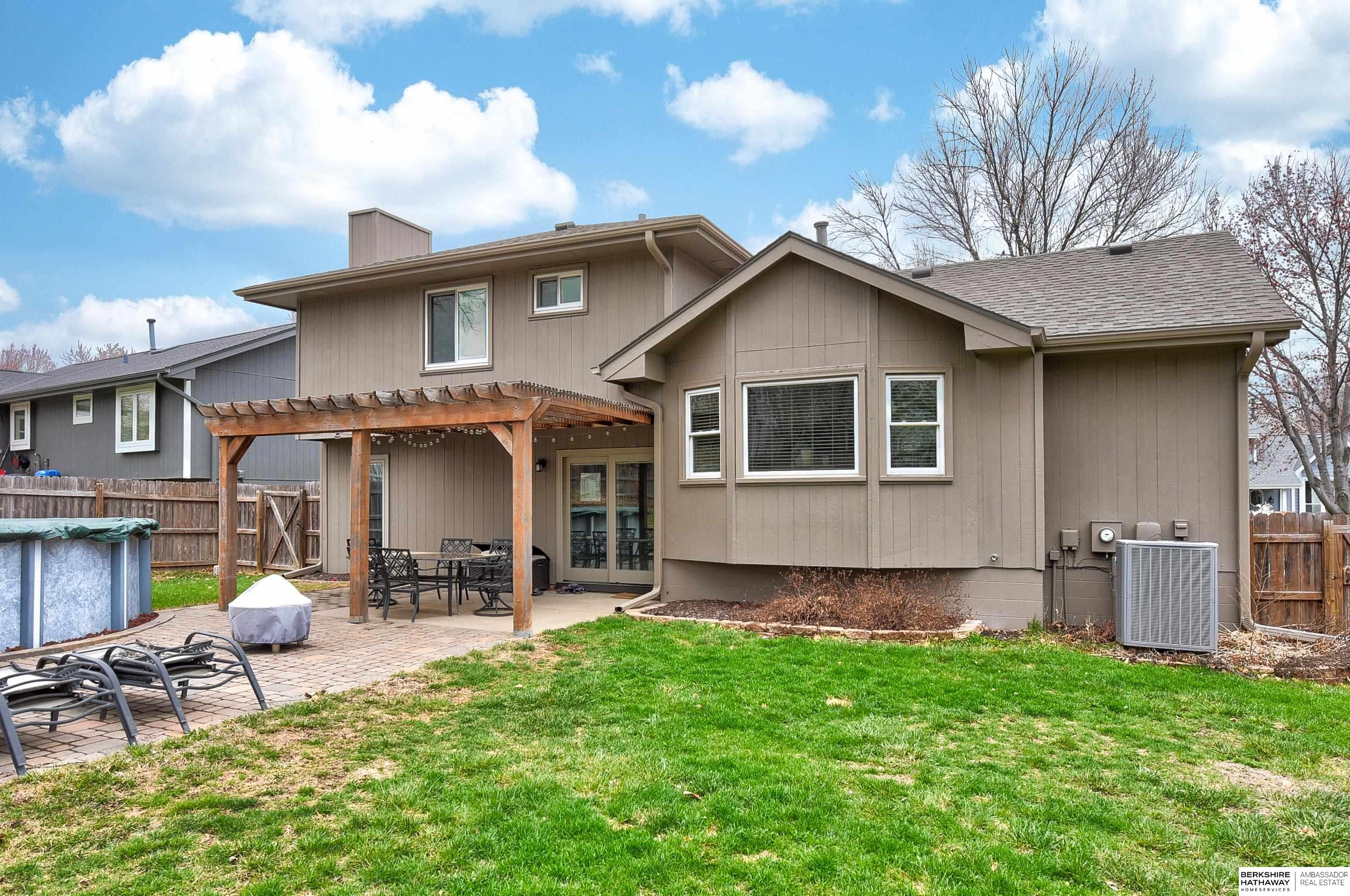 Omaha, Nebraska 68135, United States, 3 Bedrooms Bedrooms, ,3 BathroomsBathrooms,Residential,Pending,101819