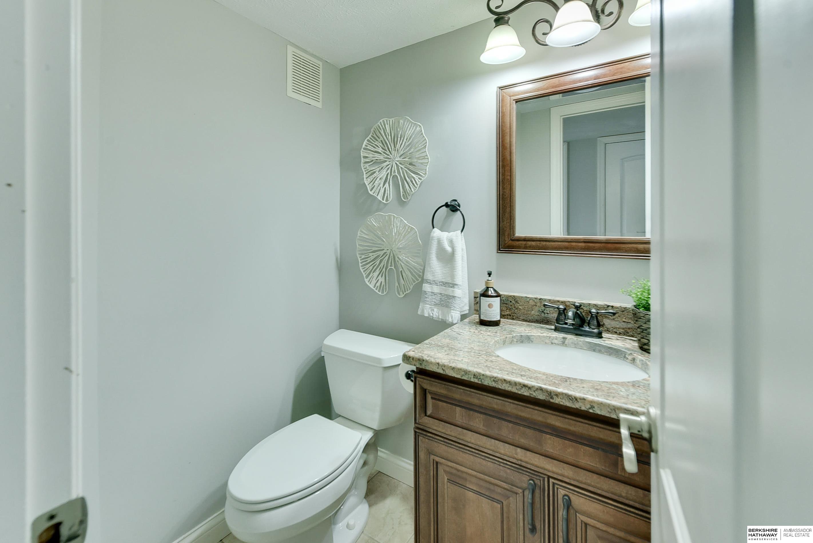 Omaha, Nebraska 68135, United States, 3 Bedrooms Bedrooms, ,3 BathroomsBathrooms,Residential,Pending,101819