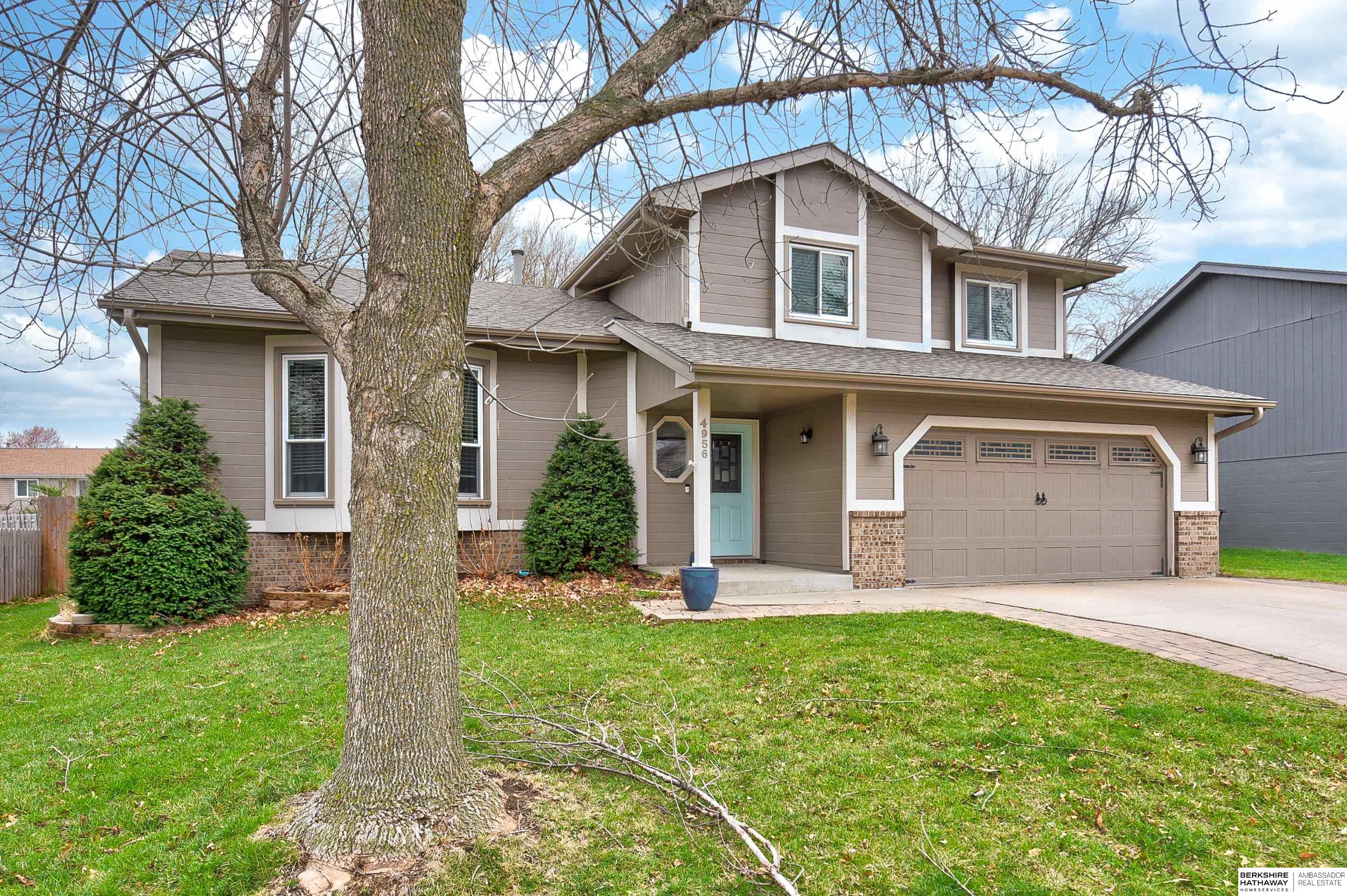 Omaha, Nebraska 68135, United States, 3 Bedrooms Bedrooms, ,3 BathroomsBathrooms,Residential,Pending,101819