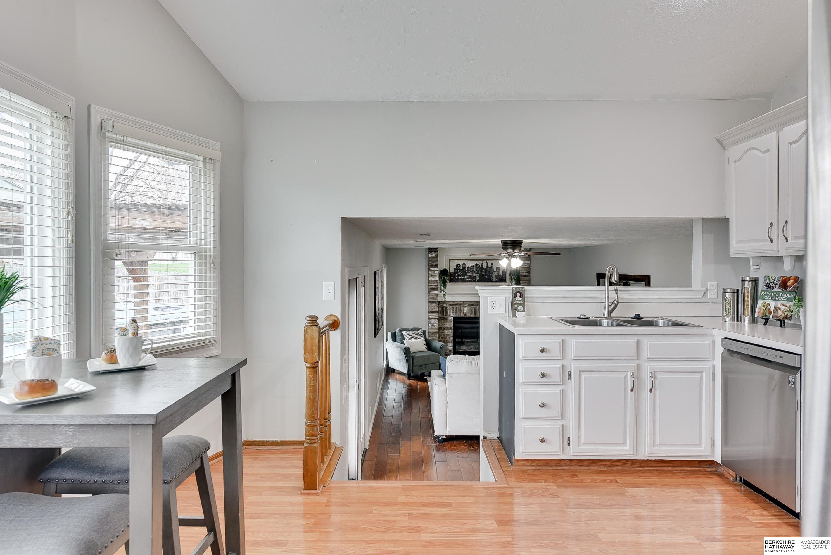 Omaha, Nebraska 68135, United States, 3 Bedrooms Bedrooms, ,3 BathroomsBathrooms,Residential,Pending,101819