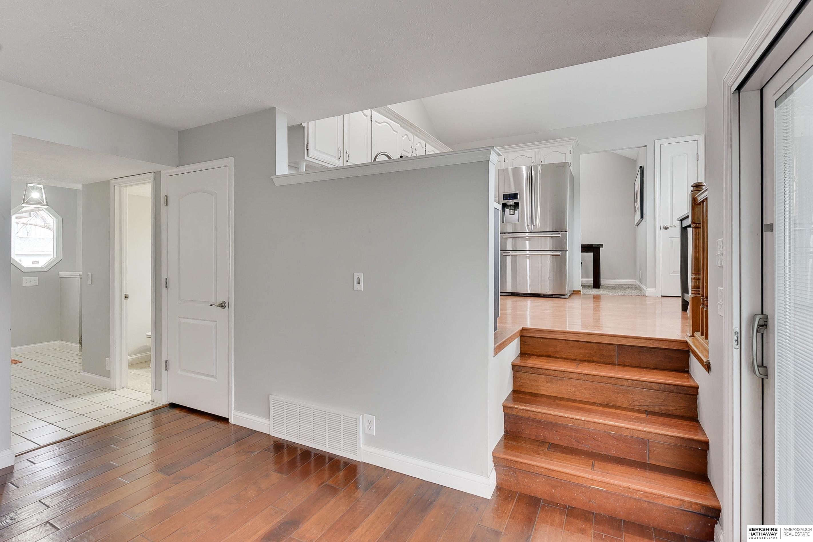 Omaha, Nebraska 68135, United States, 3 Bedrooms Bedrooms, ,3 BathroomsBathrooms,Residential,Pending,101819