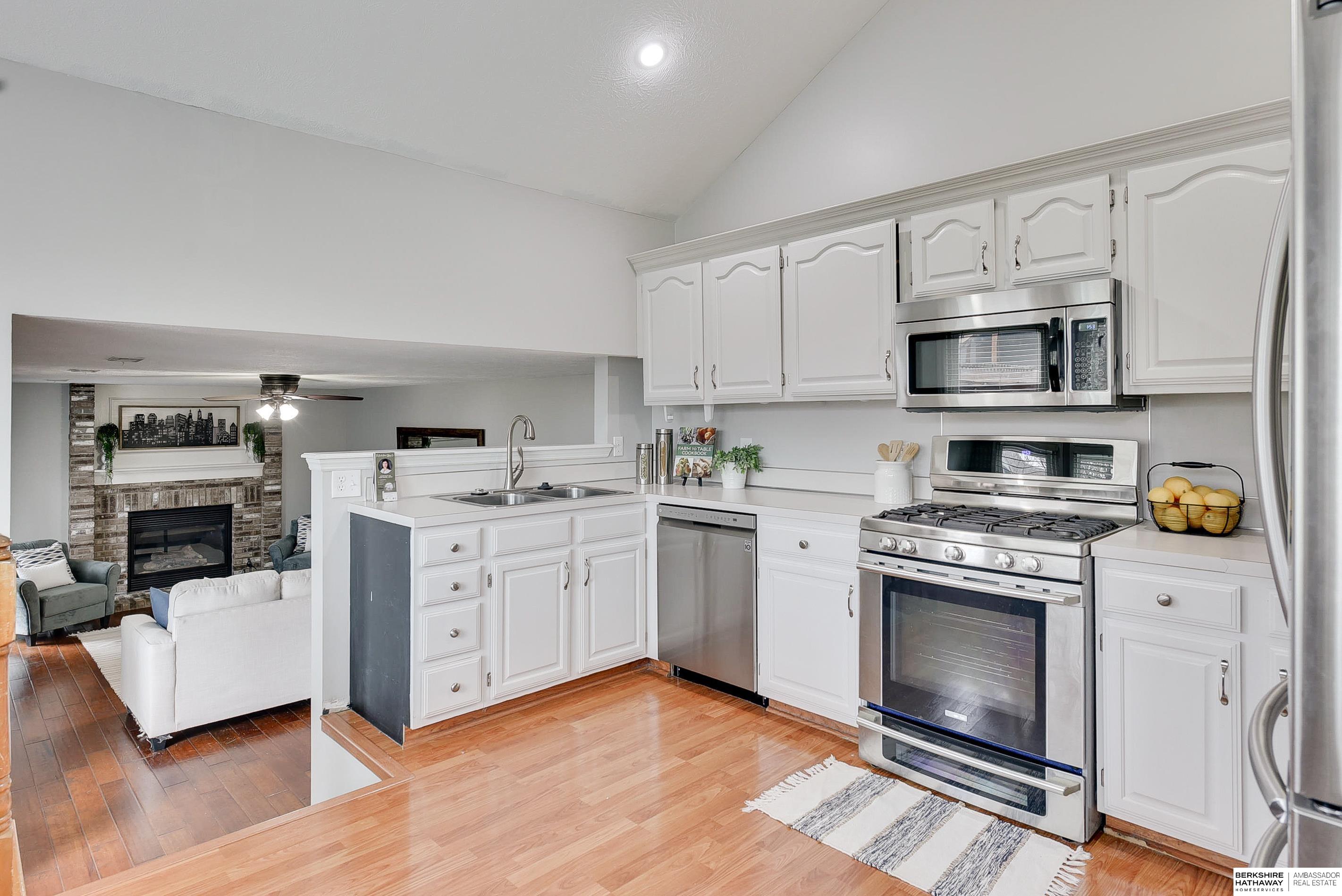 Omaha, Nebraska 68135, United States, 3 Bedrooms Bedrooms, ,3 BathroomsBathrooms,Residential,Pending,101819